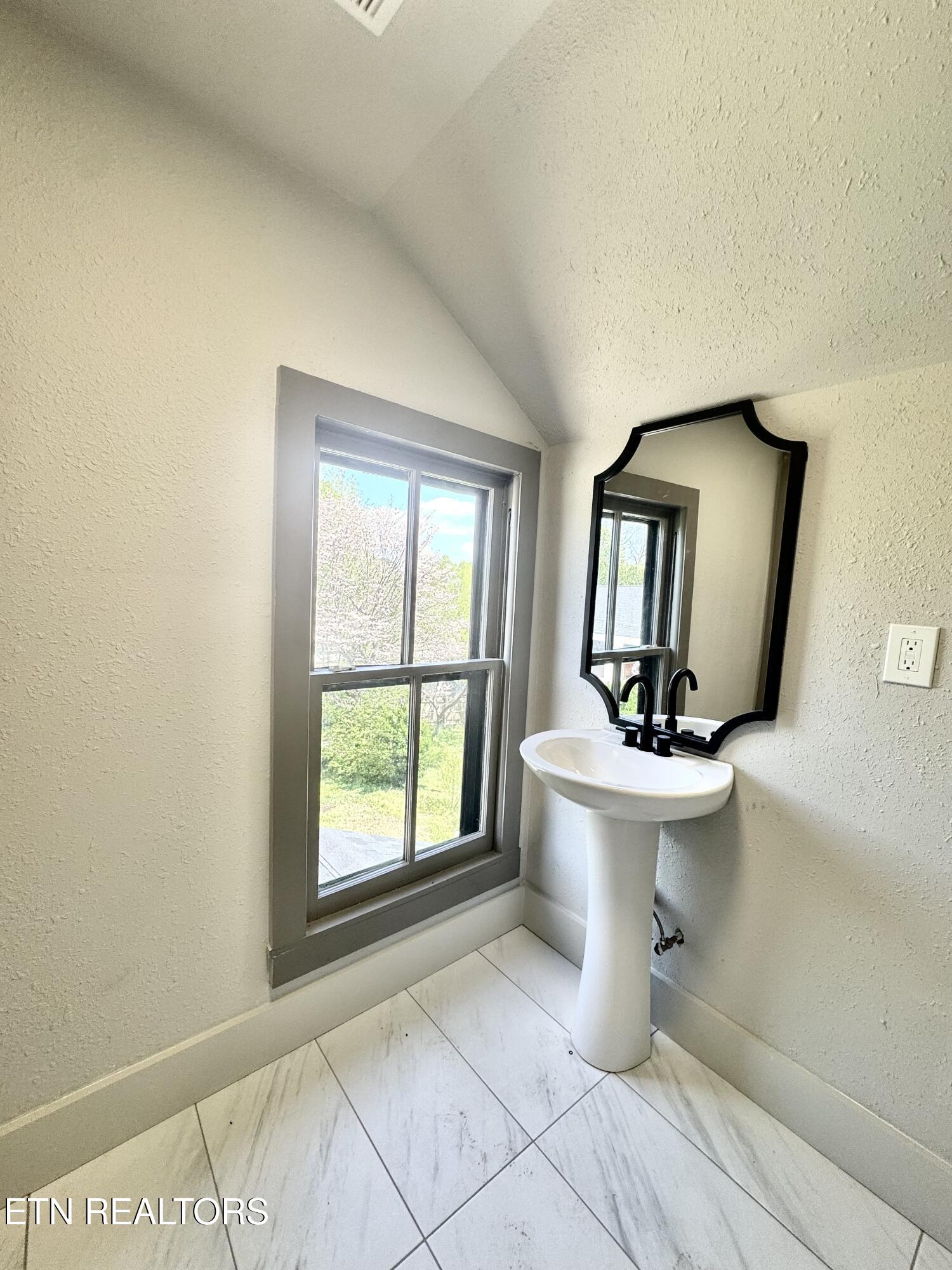 304 Broad Street Sweetwater TN 37874