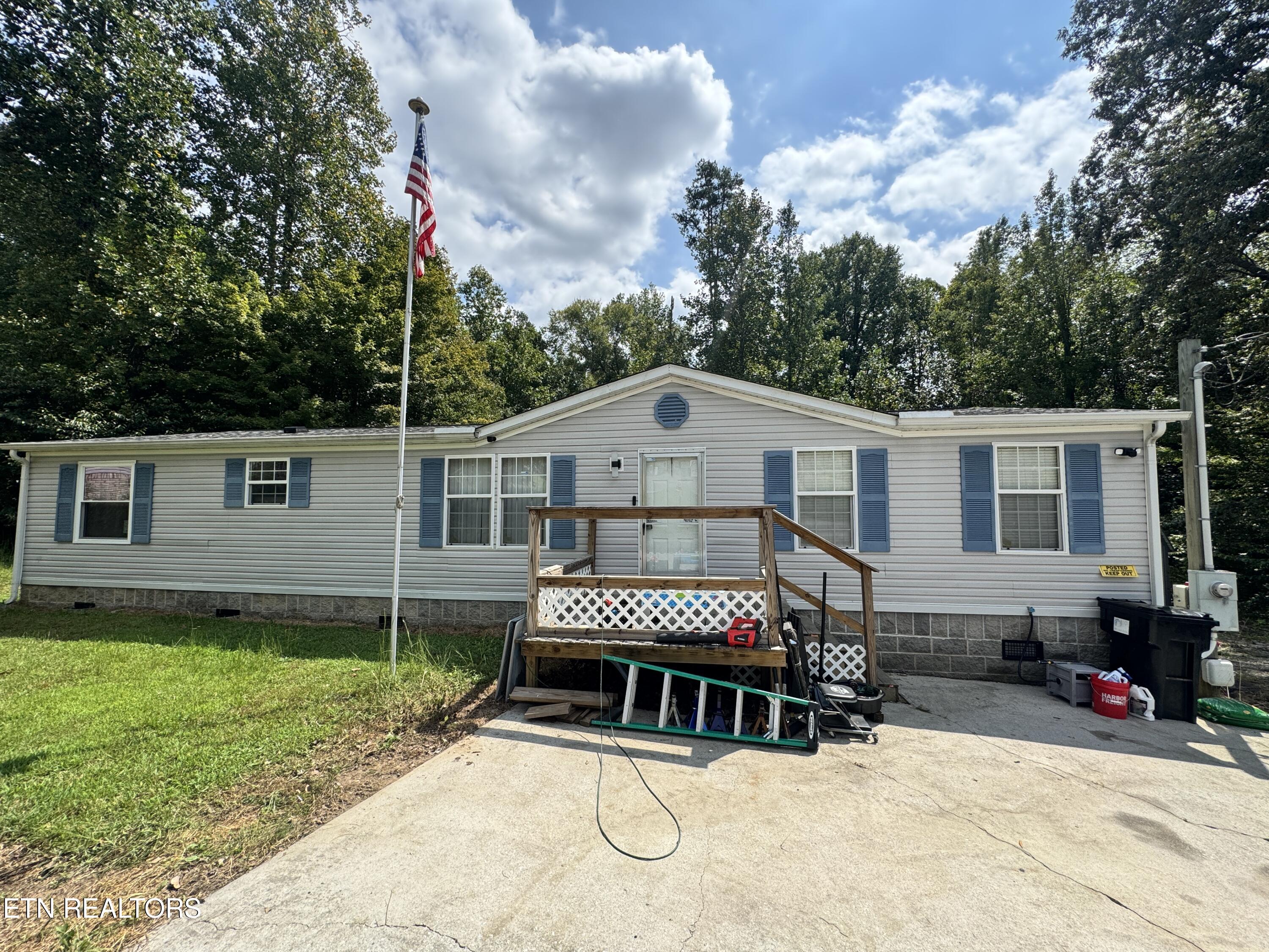 102 Loggers Lane Clinton TN 37716