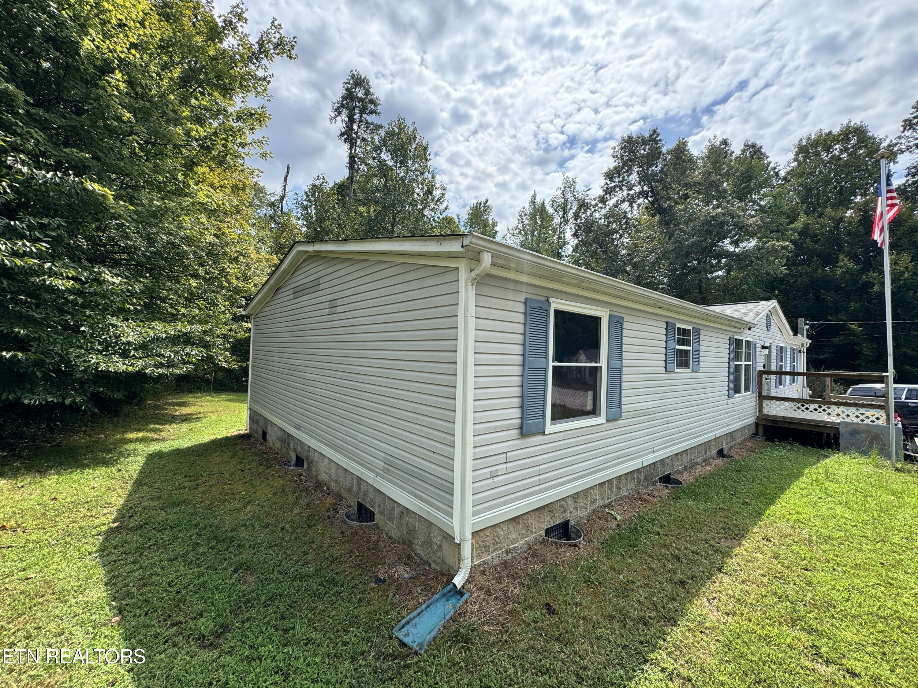 102 Loggers Lane Clinton TN 37716