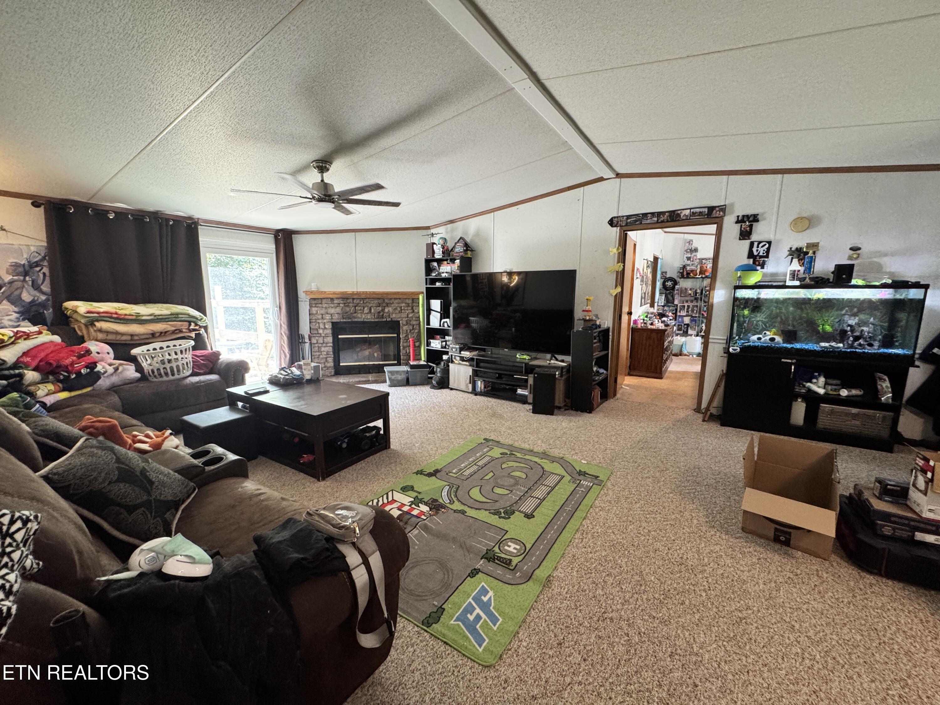 102 Loggers Lane Clinton TN 37716