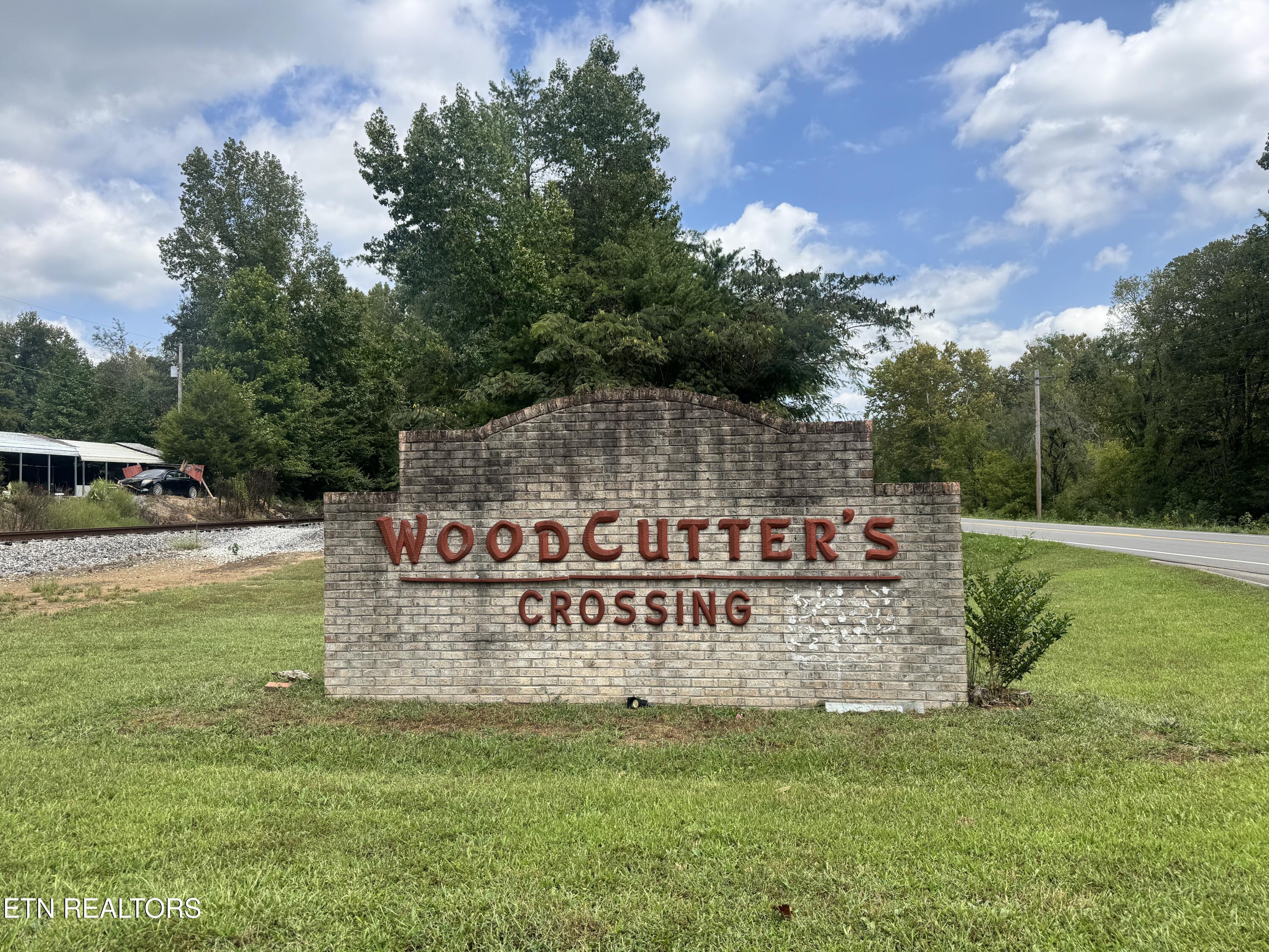 102 Loggers Lane Clinton TN 37716