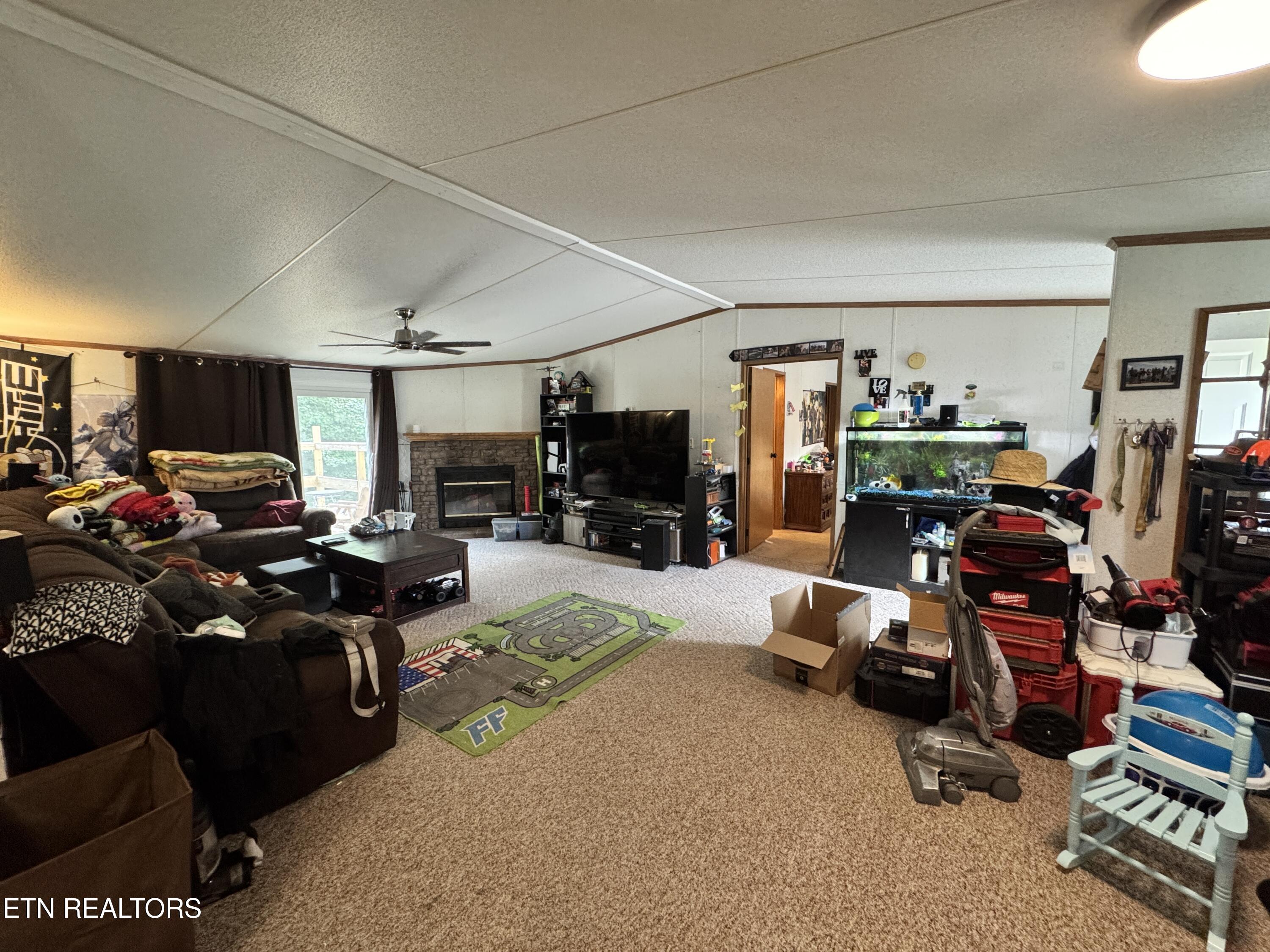 102 Loggers Lane Clinton TN 37716