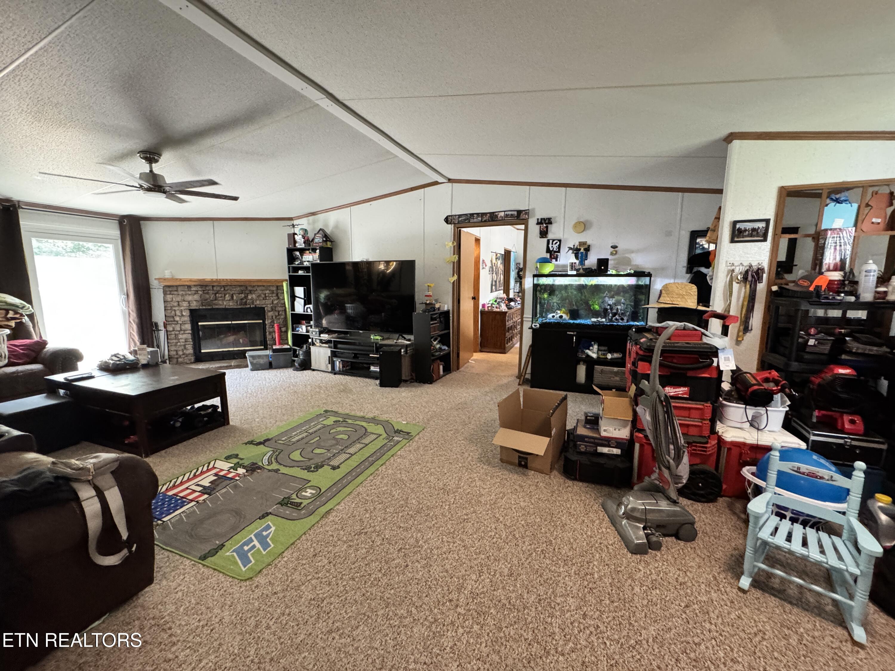 102 Loggers Lane Clinton TN 37716