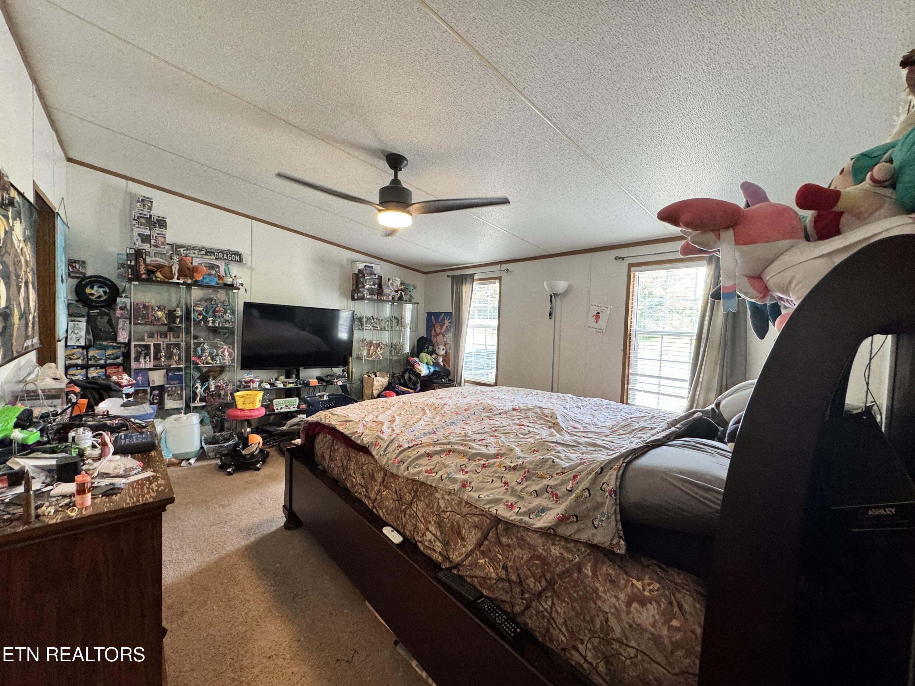 102 Loggers Lane Clinton TN 37716