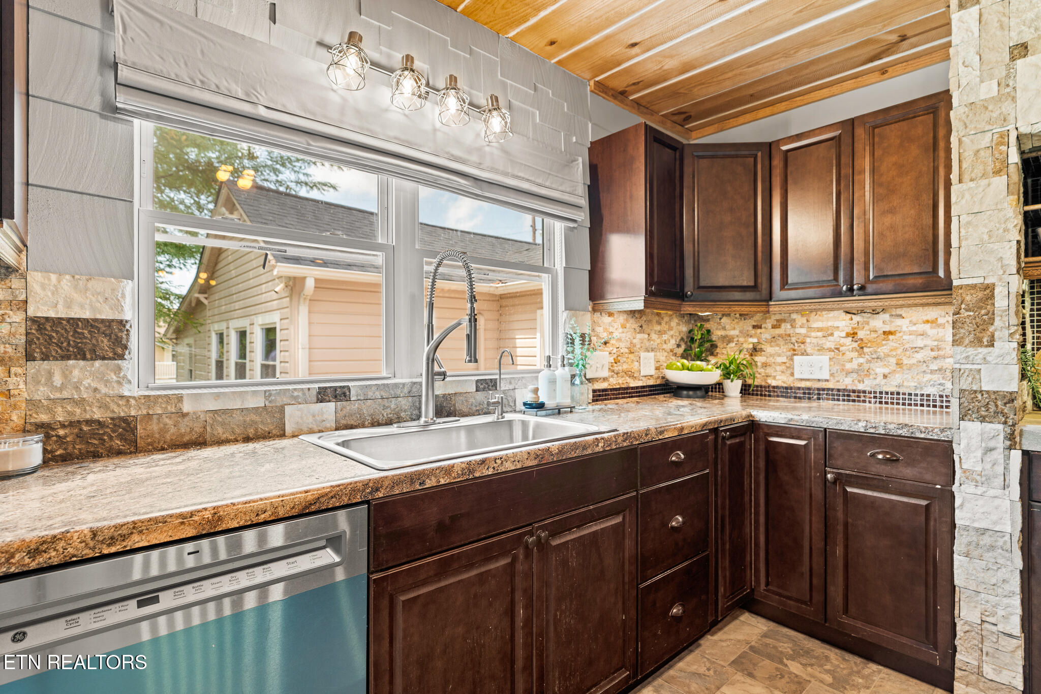 1027 Harrisdale Street Maryville TN 37801