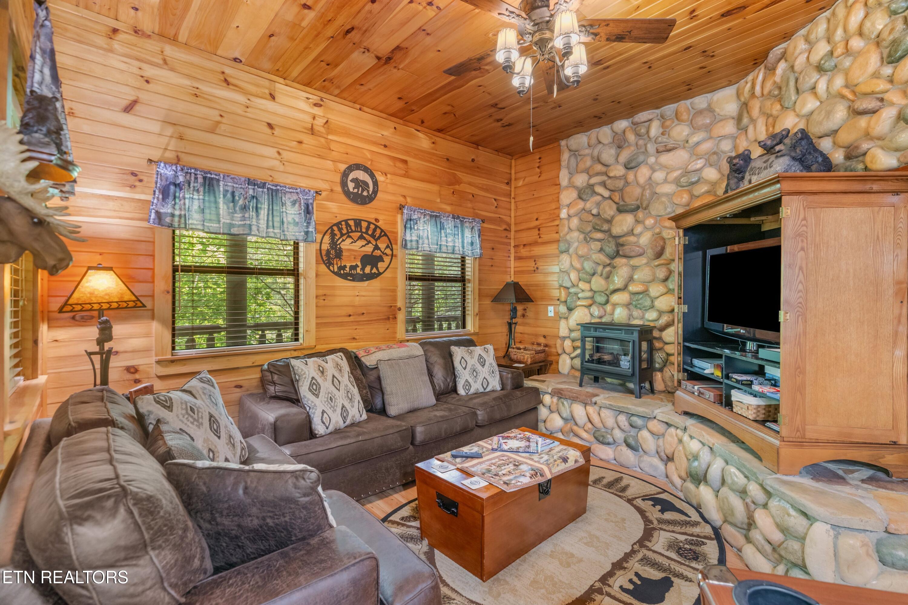 1820 Skyhawk Lane Sevierville TN 37876