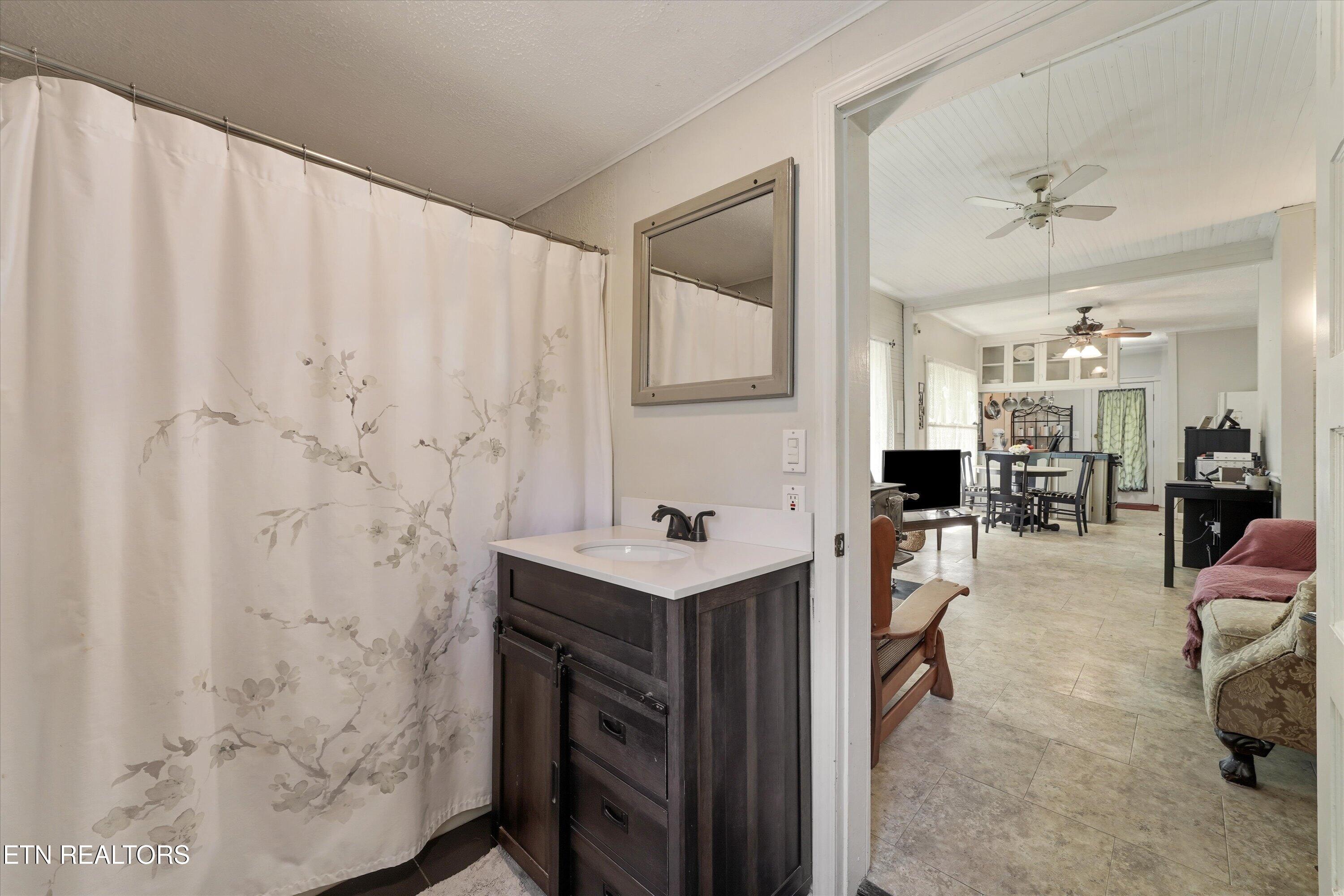 315 Laurel Hollow Road Clinton TN 37716