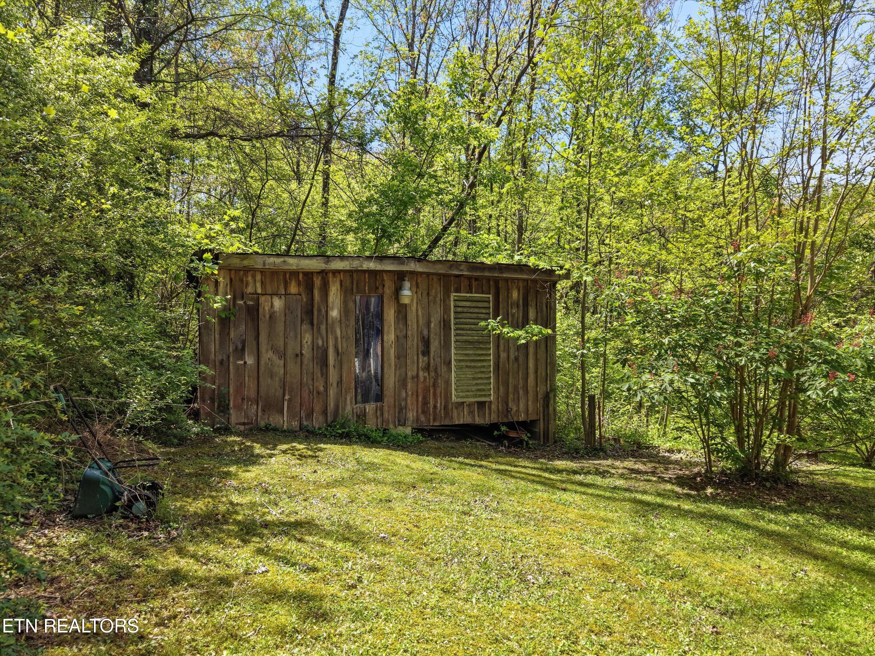 315 Laurel Hollow Road Clinton TN 37716