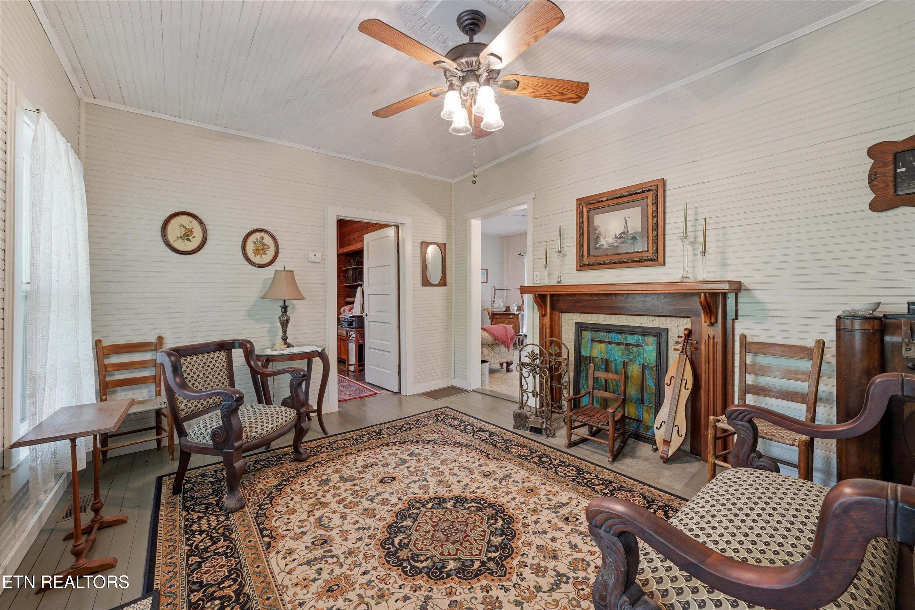 315 Laurel Hollow Road Clinton TN 37716