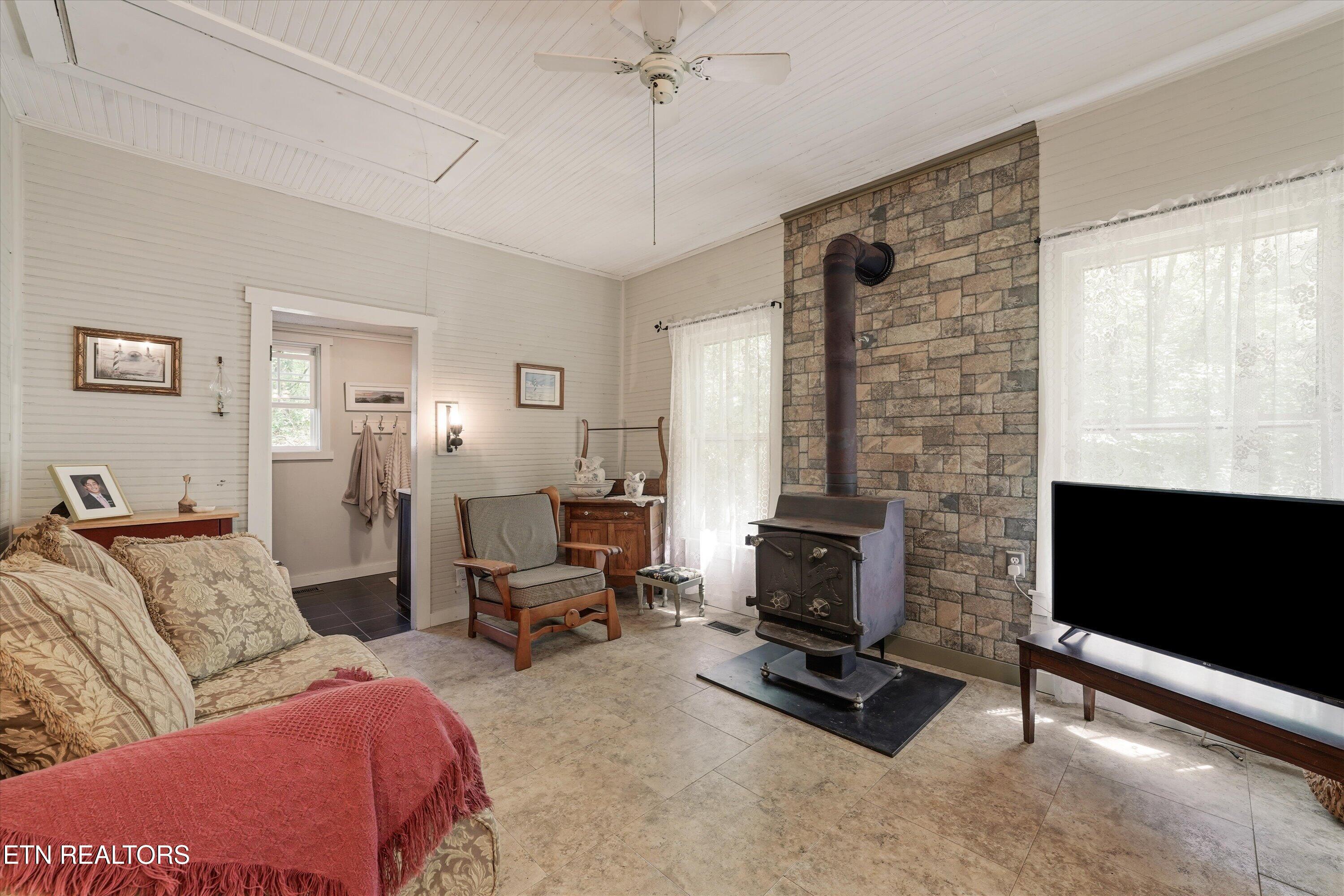 315 Laurel Hollow Road Clinton TN 37716