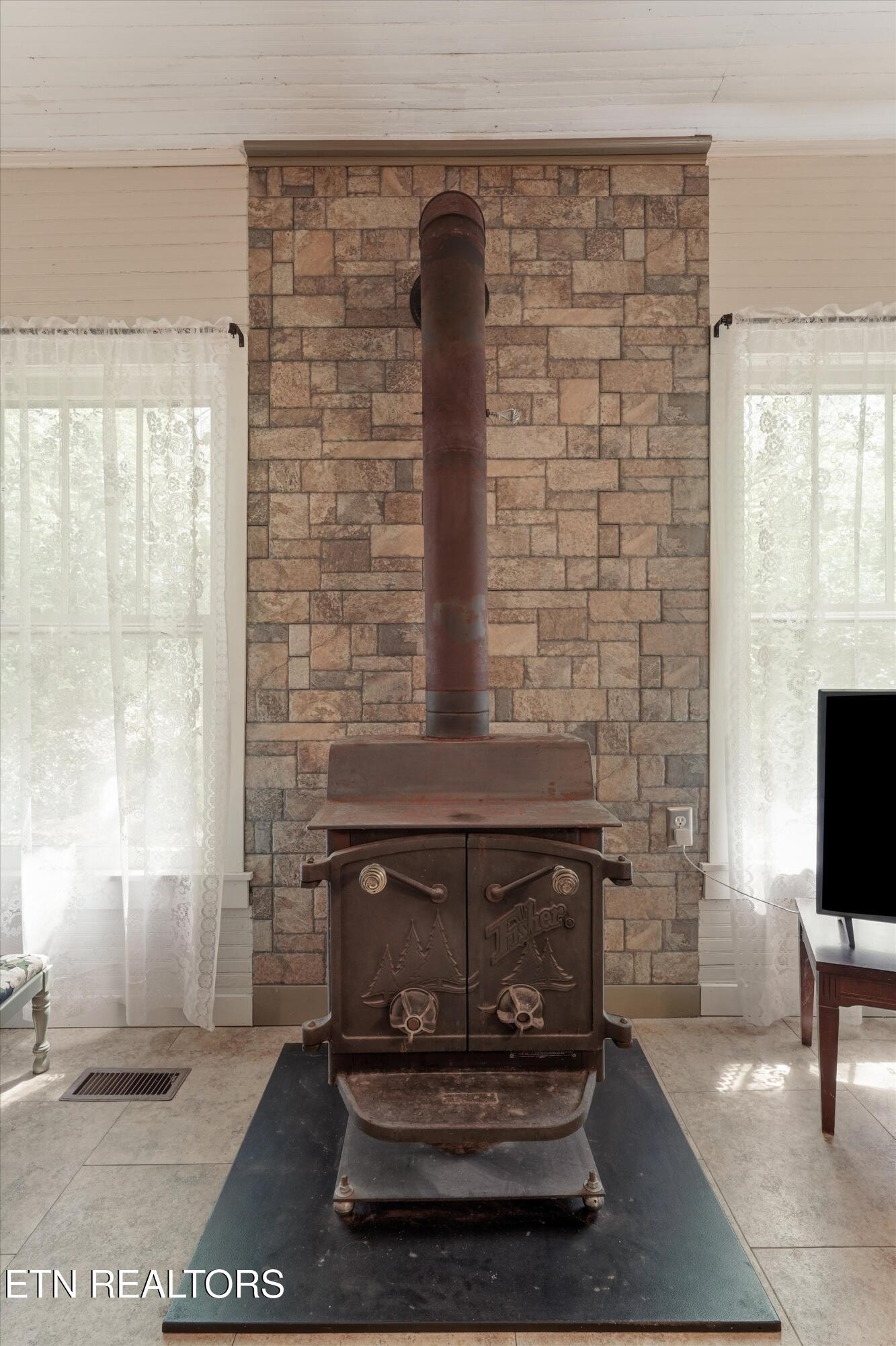 315 Laurel Hollow Road Clinton TN 37716