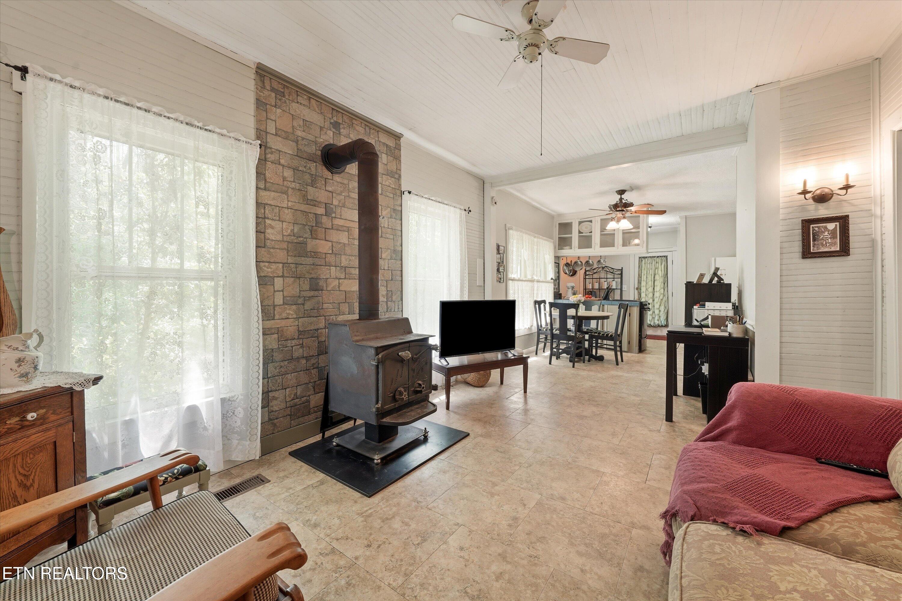 315 Laurel Hollow Road Clinton TN 37716