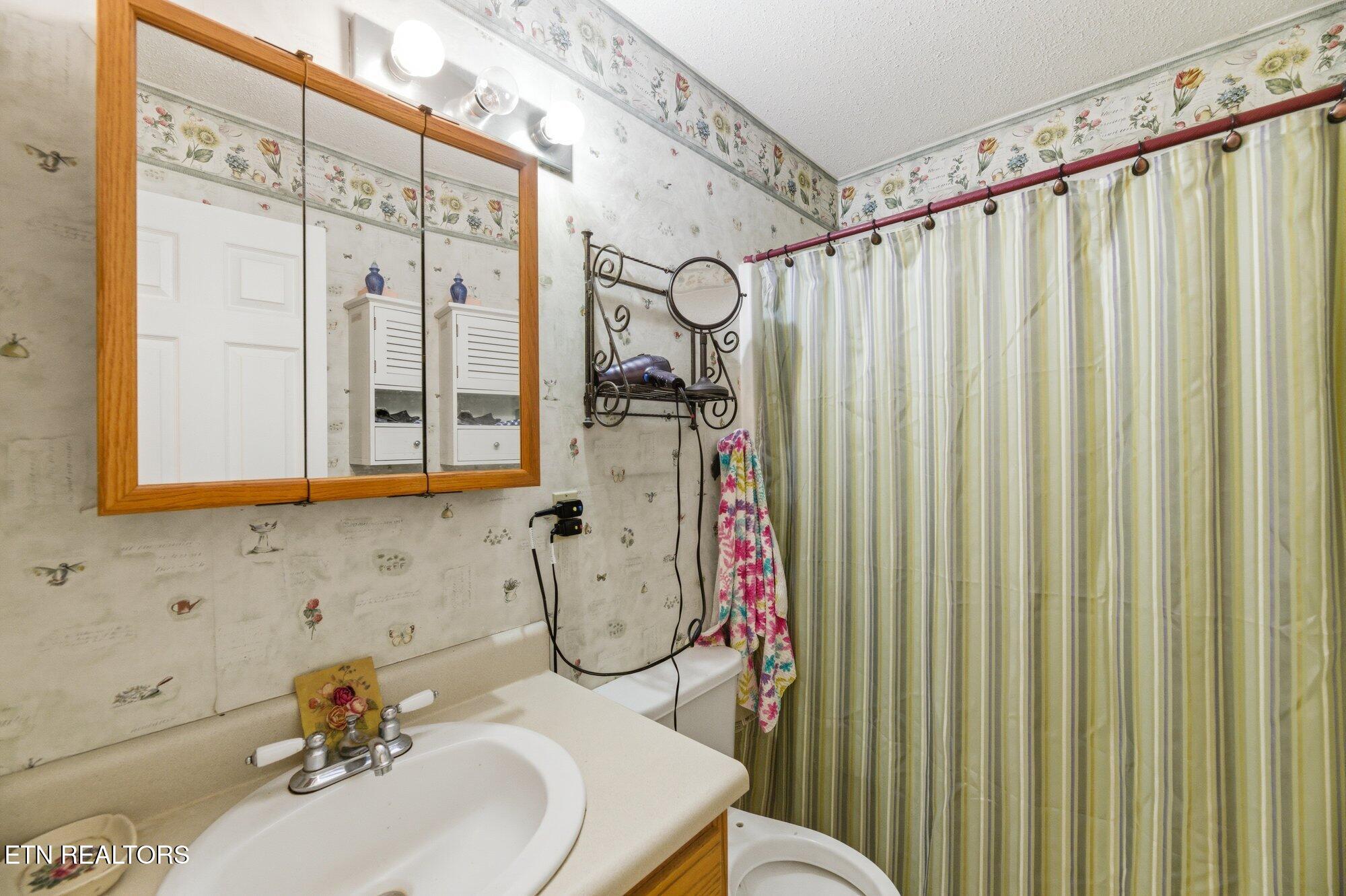 1992 Federal Road Madisonville TN 37354