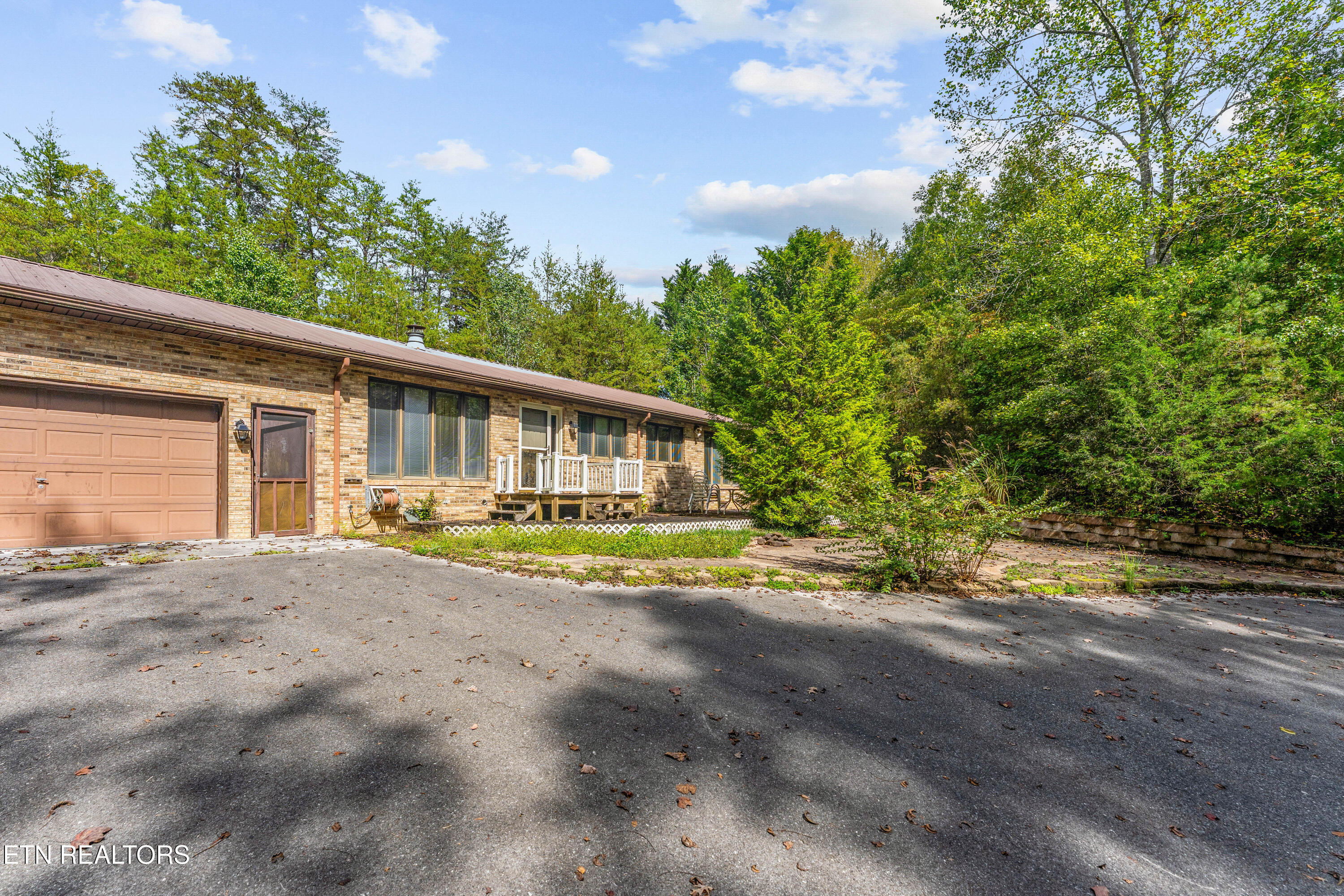1688 E Wolf Valley Road Heiskell TN 37754