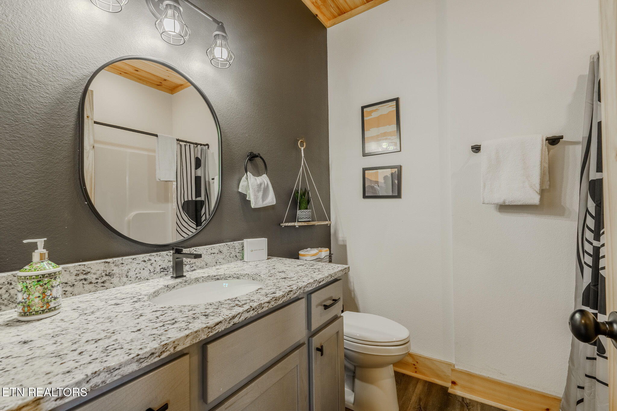 1130 Lee Cardwell Circle Pigeon Forge TN 37863
