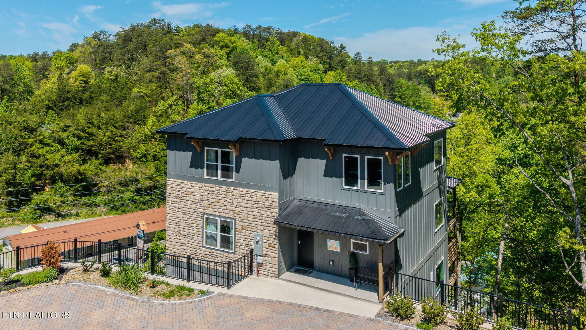 1130 Lee Cardwell Circle Pigeon Forge TN 37863