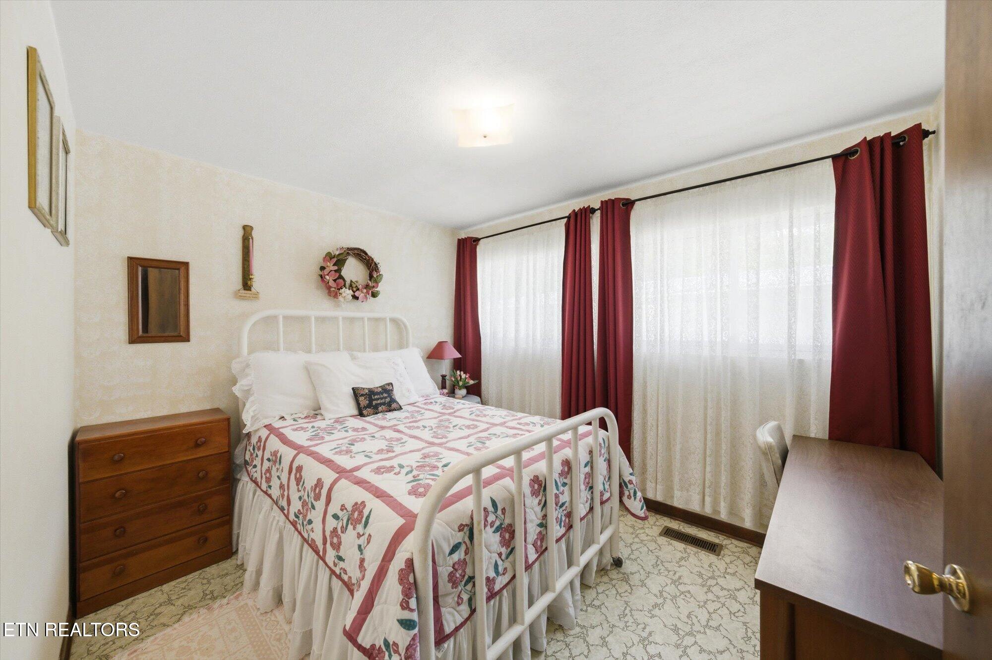 1547 Millstone Beach Road Dandridge TN 37725