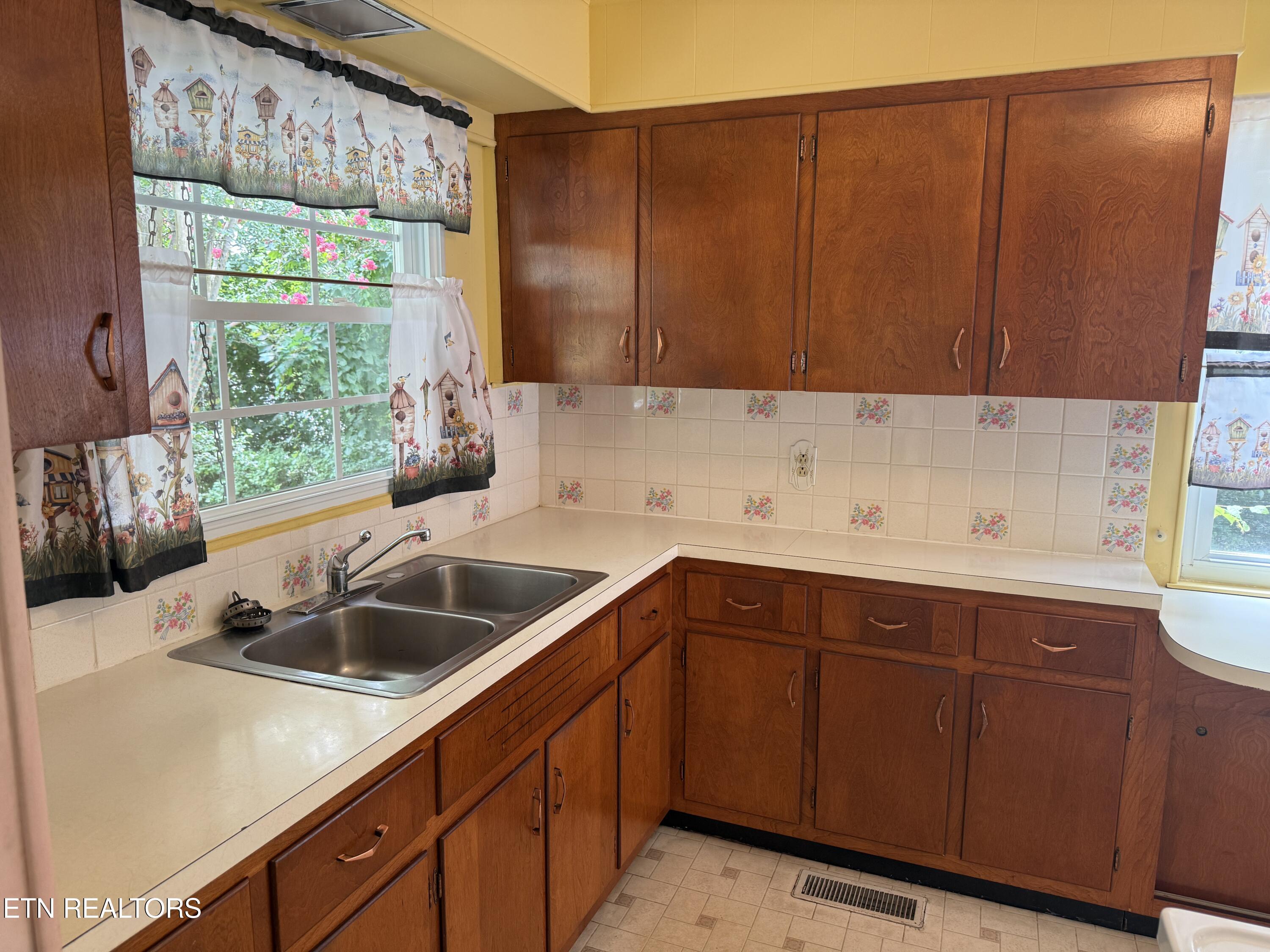 104 Pleasant Road Oak Ridge TN 37830