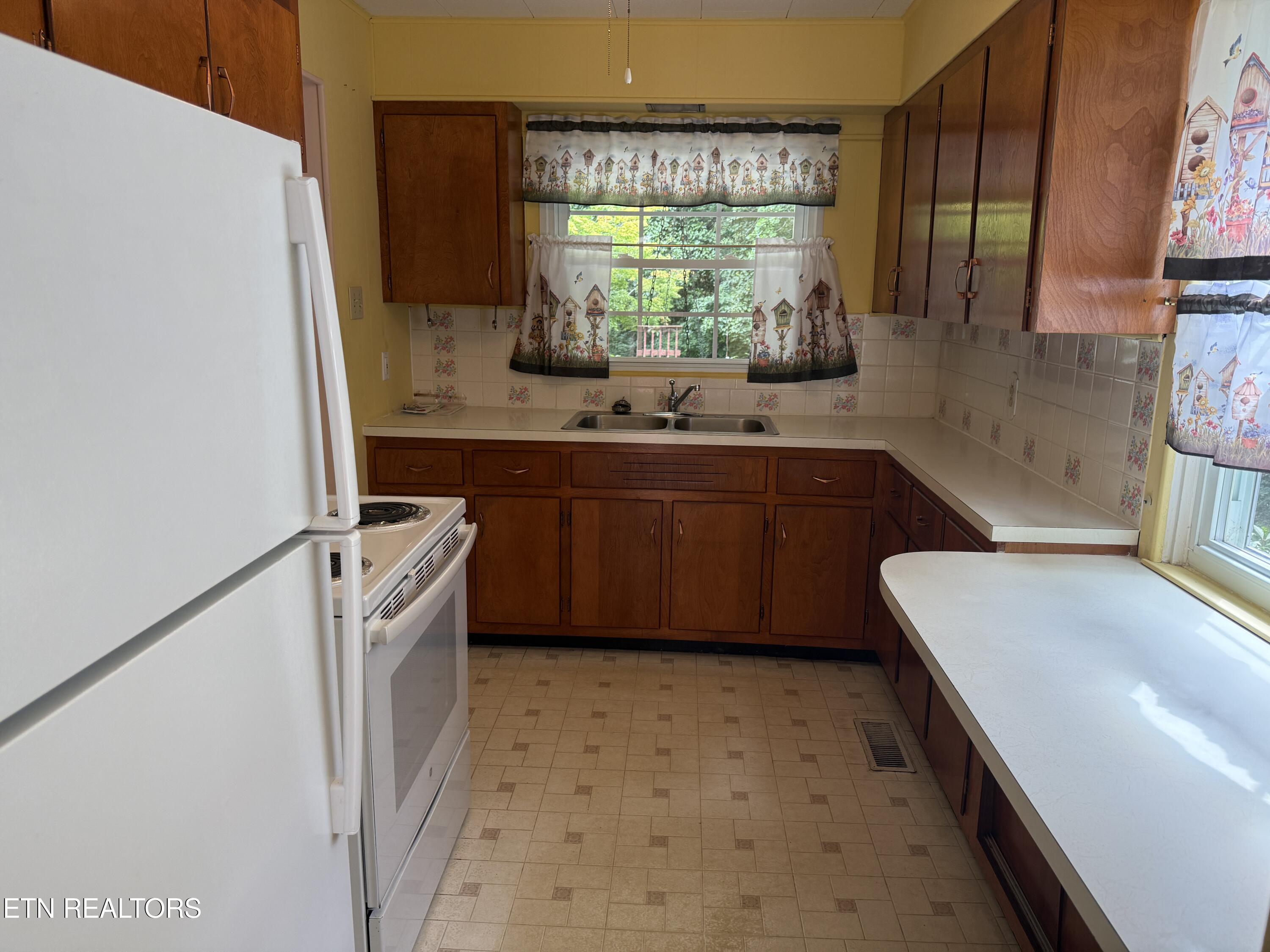 104 Pleasant Road Oak Ridge TN 37830
