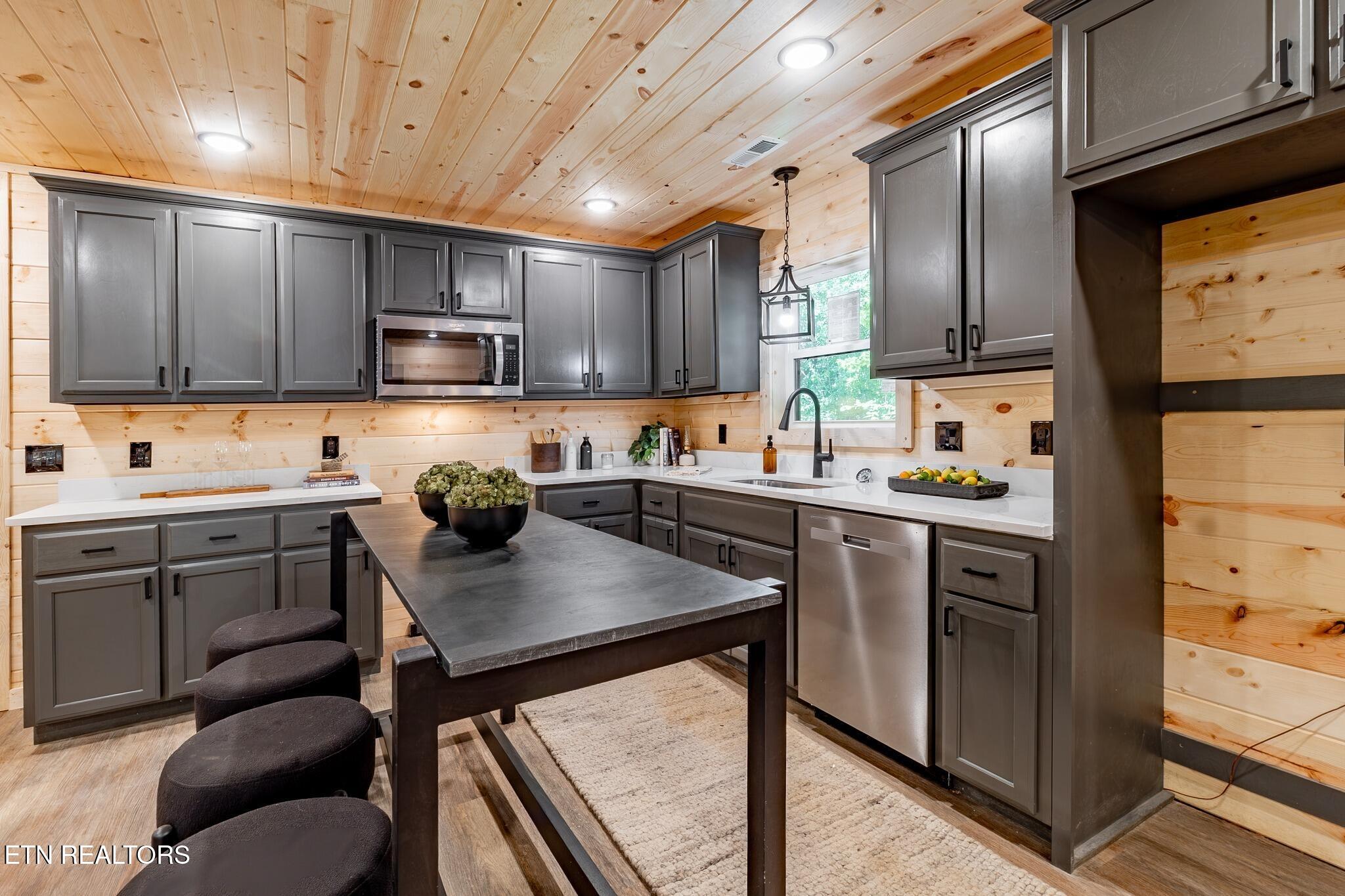 927 Carvers Lane Sevierville TN 37876