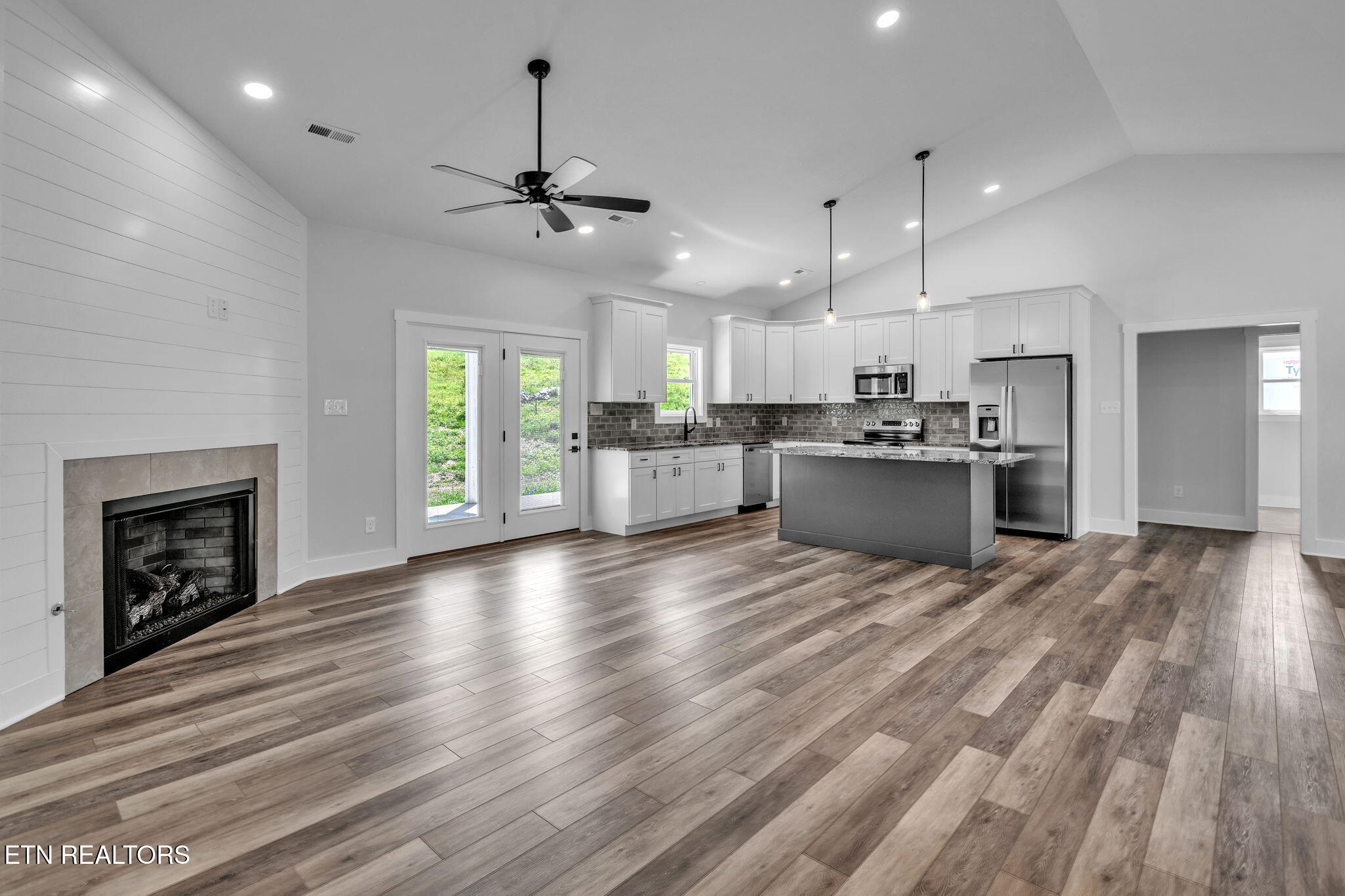 390 Hillvale Road Clinton TN 37716