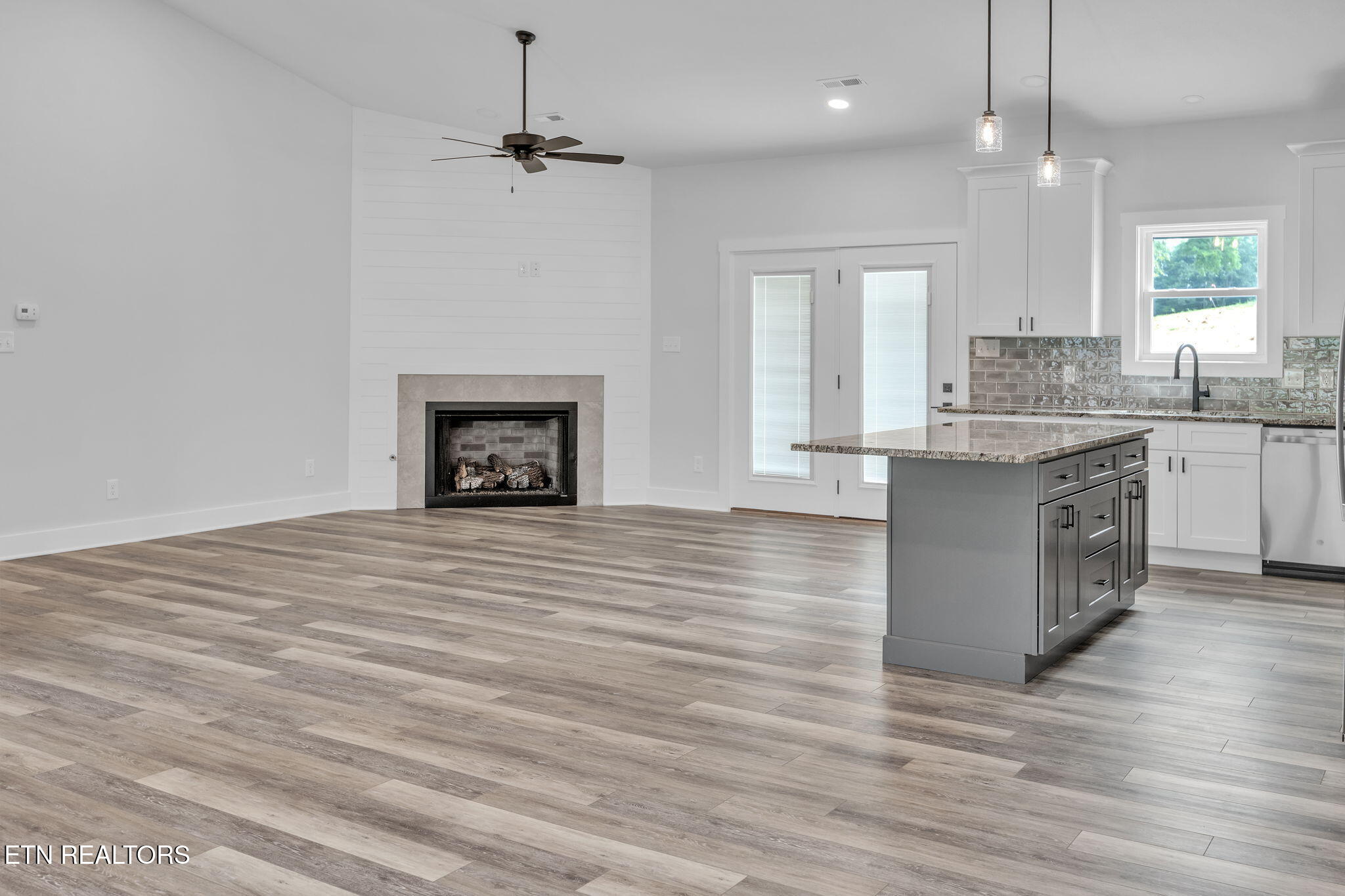 390 Hillvale Road Clinton TN 37716