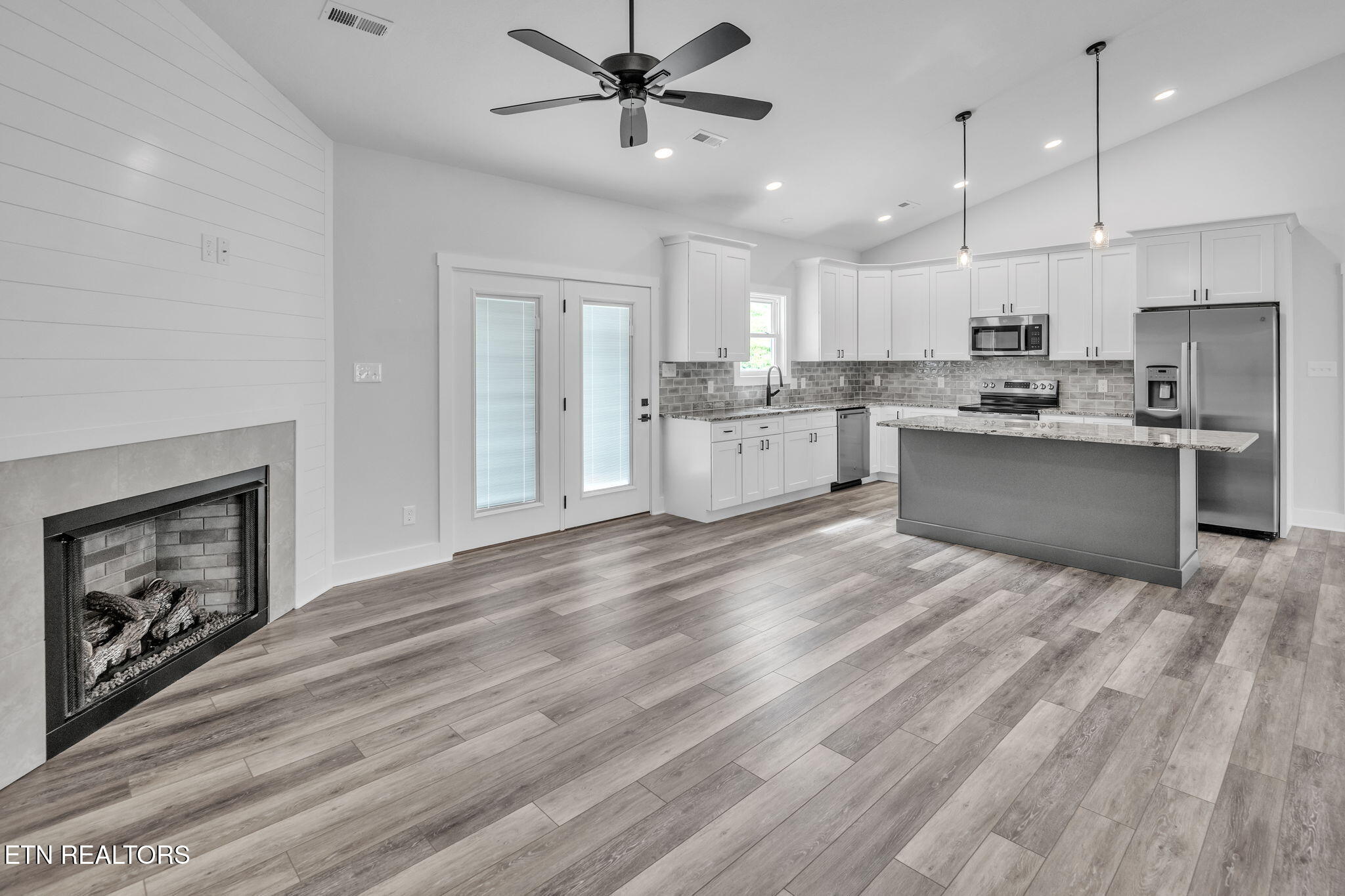 390 Hillvale Road Clinton TN 37716