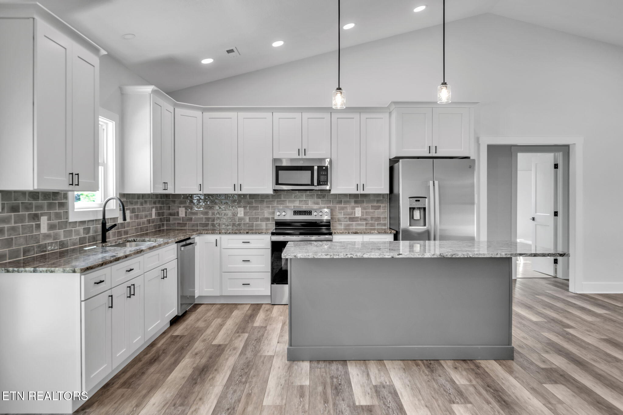 390 Hillvale Road Clinton TN 37716