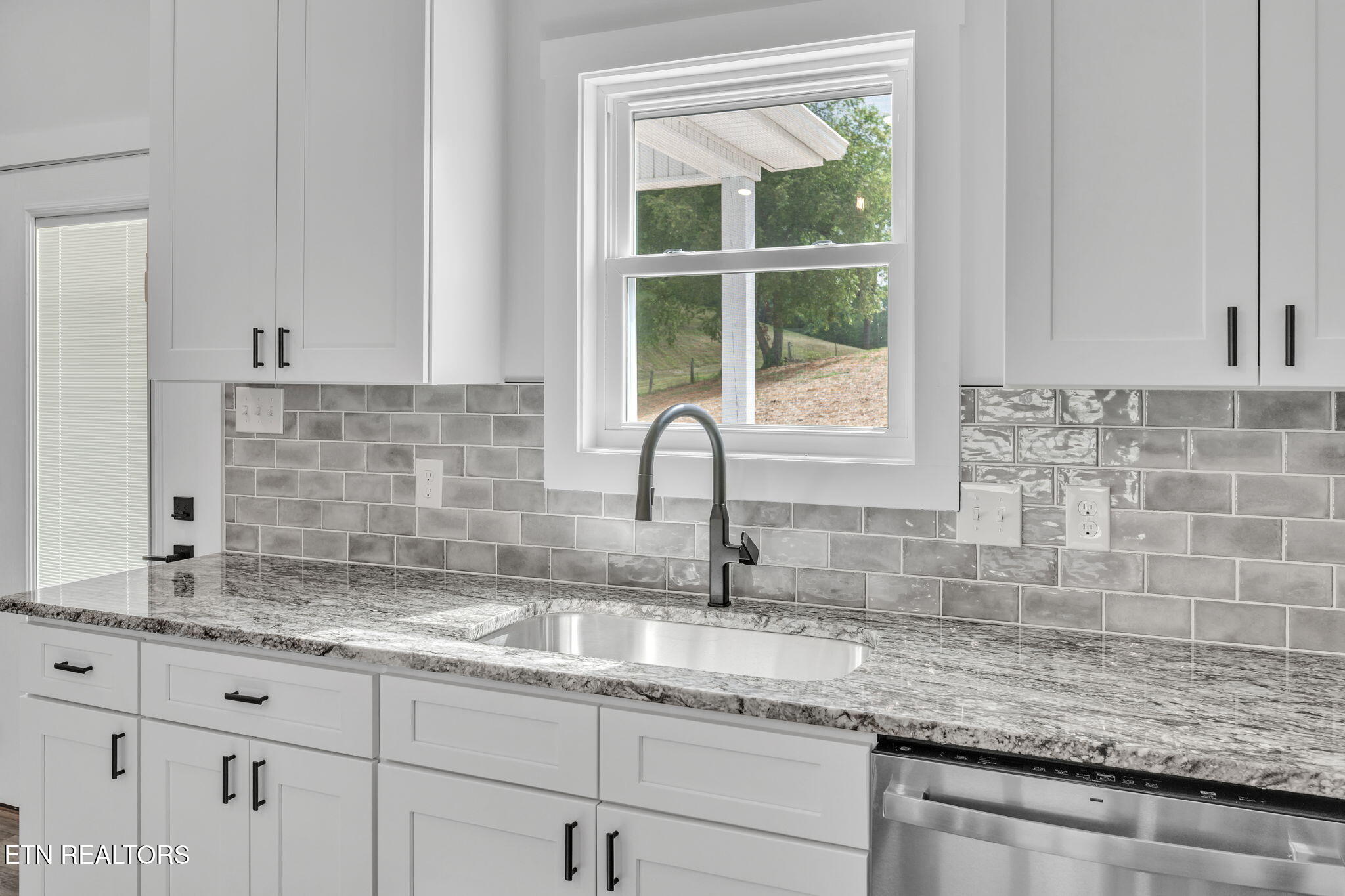 390 Hillvale Road Clinton TN 37716