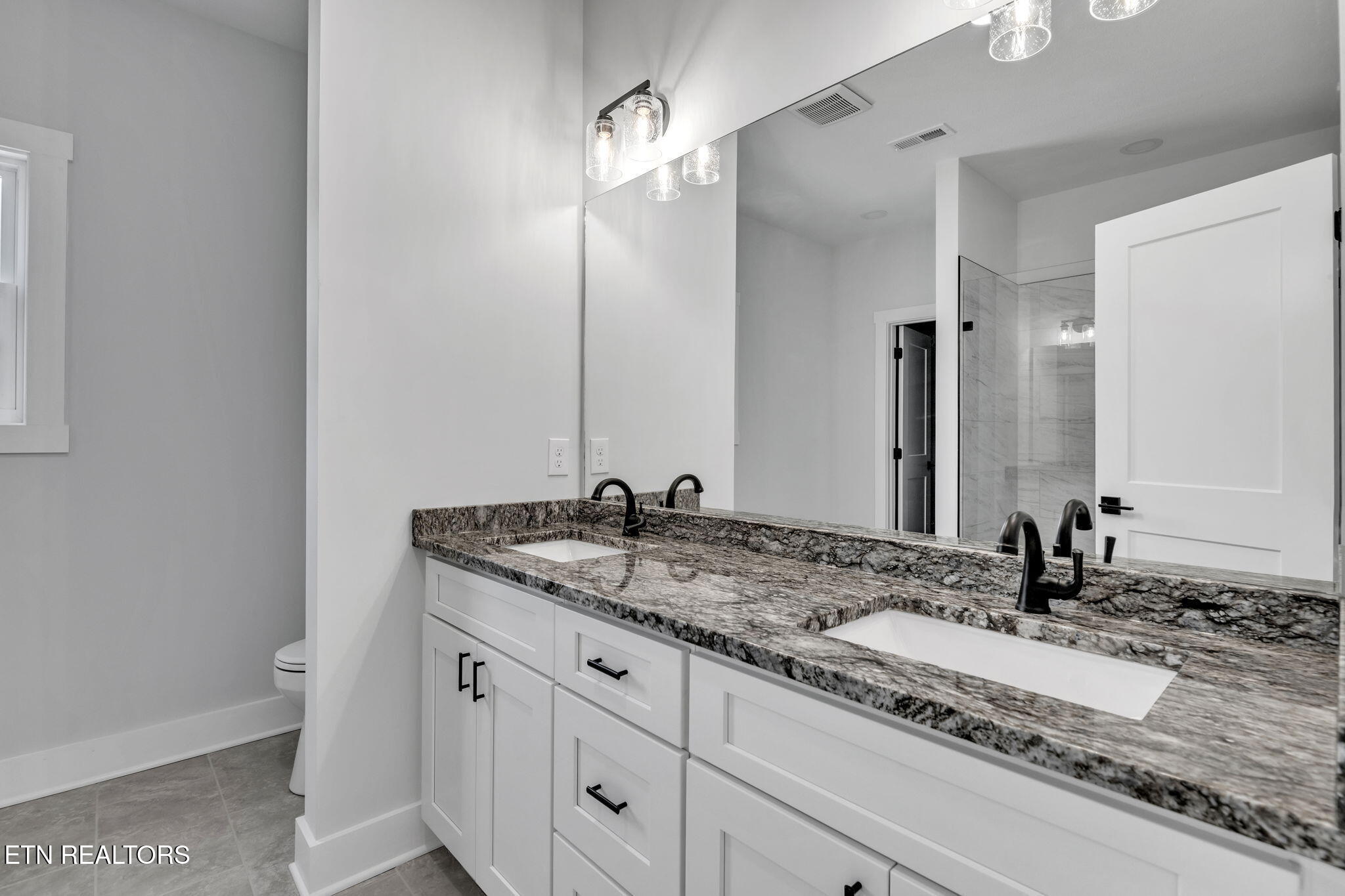 390 Hillvale Road Clinton TN 37716