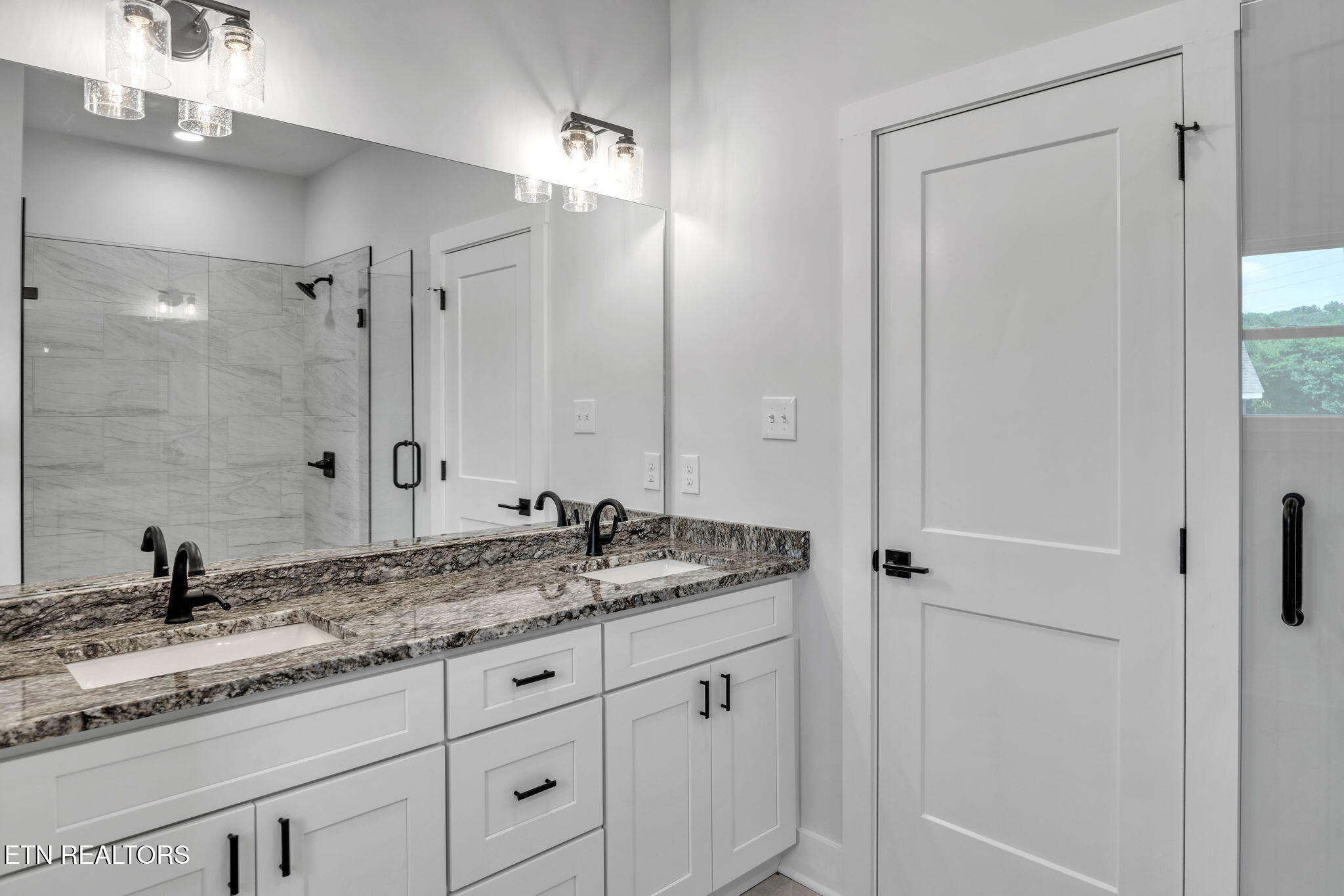 390 Hillvale Road Clinton TN 37716