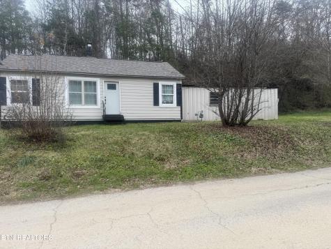 613 Baumgartner Road Harriman TN 37748