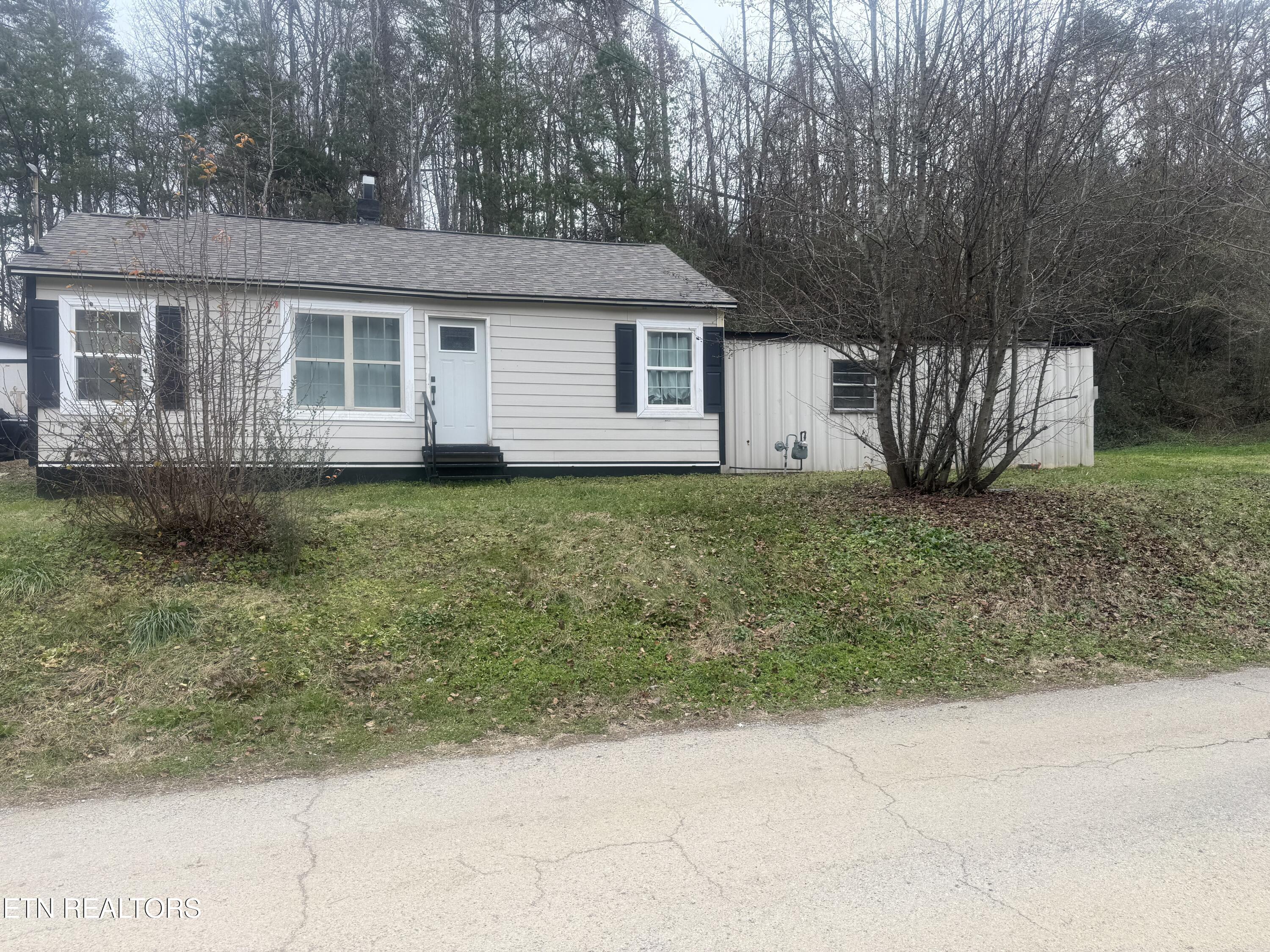 613 Baumgartner Road Harriman TN 37748