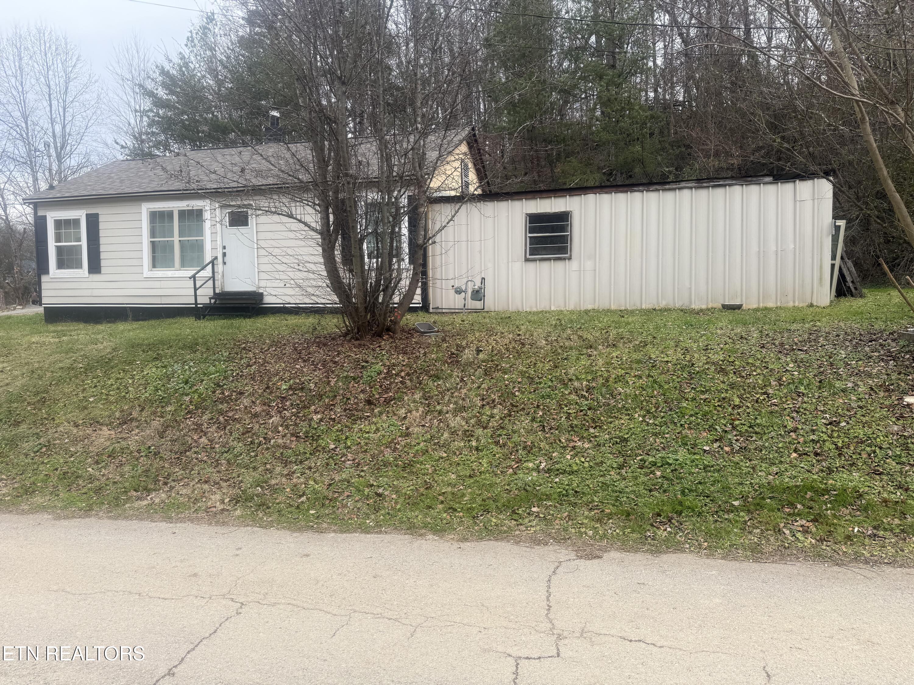 613 Baumgartner Road Harriman TN 37748