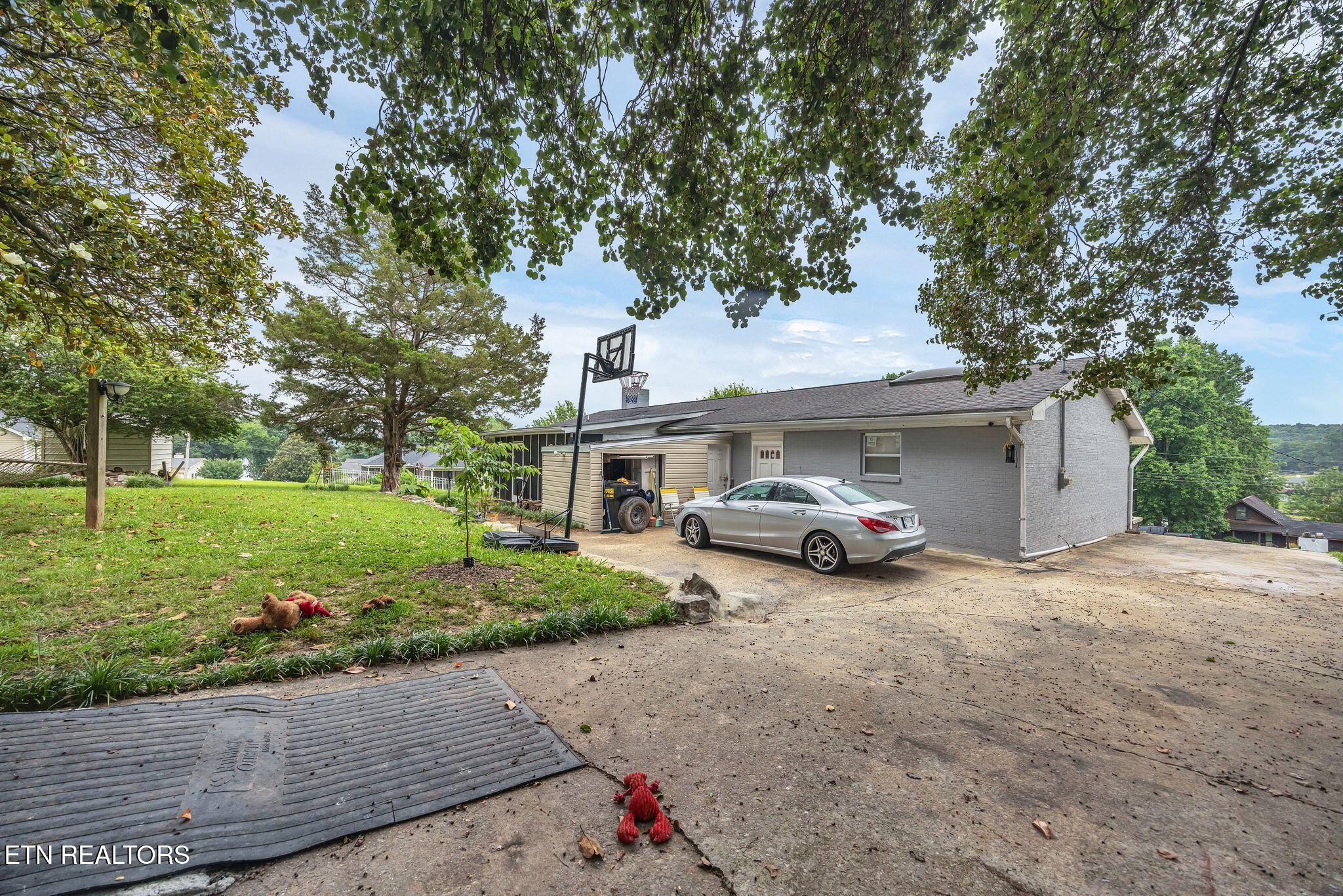 2143 S Shore Acres Road Soddy-daisy TN 37379