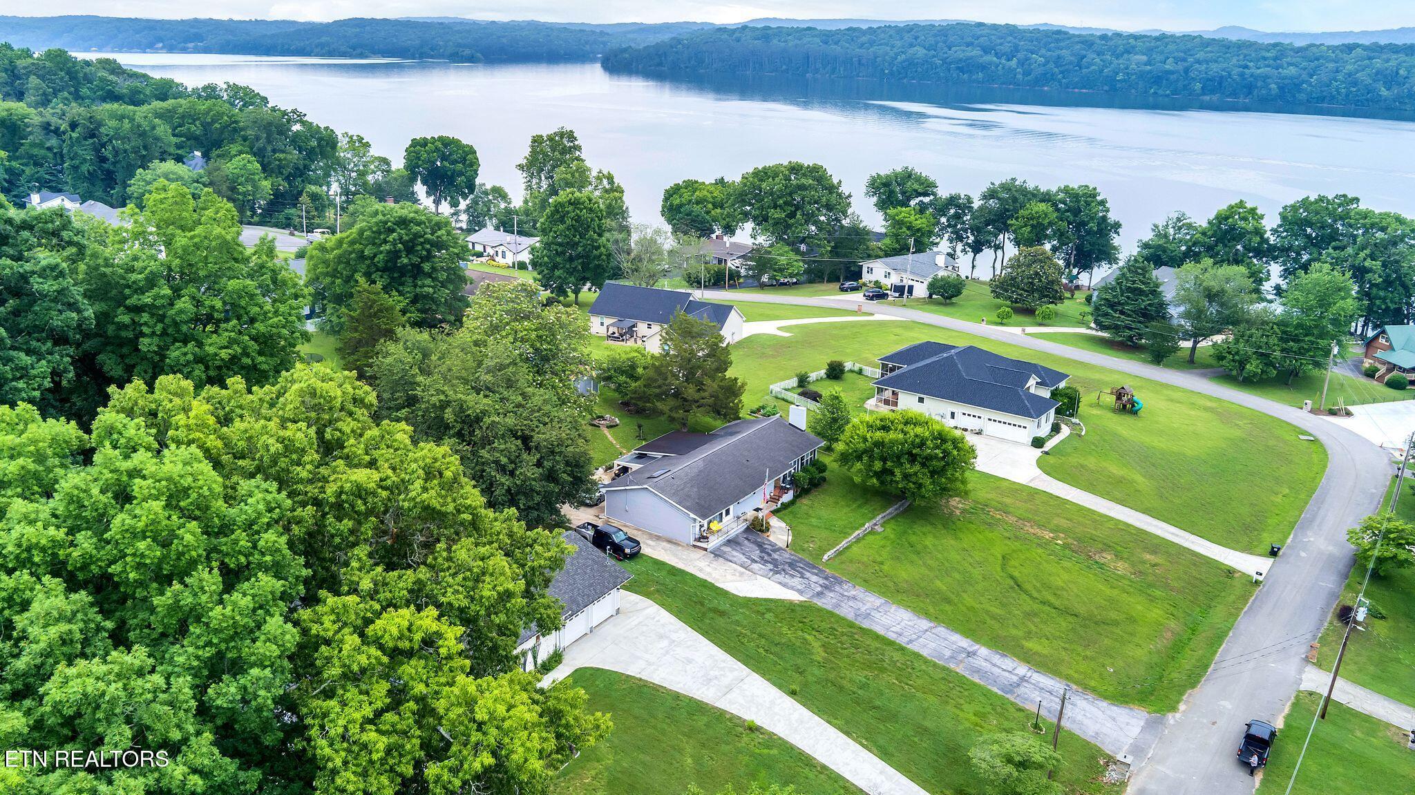 2143 S Shore Acres Road Soddy-daisy TN 37379