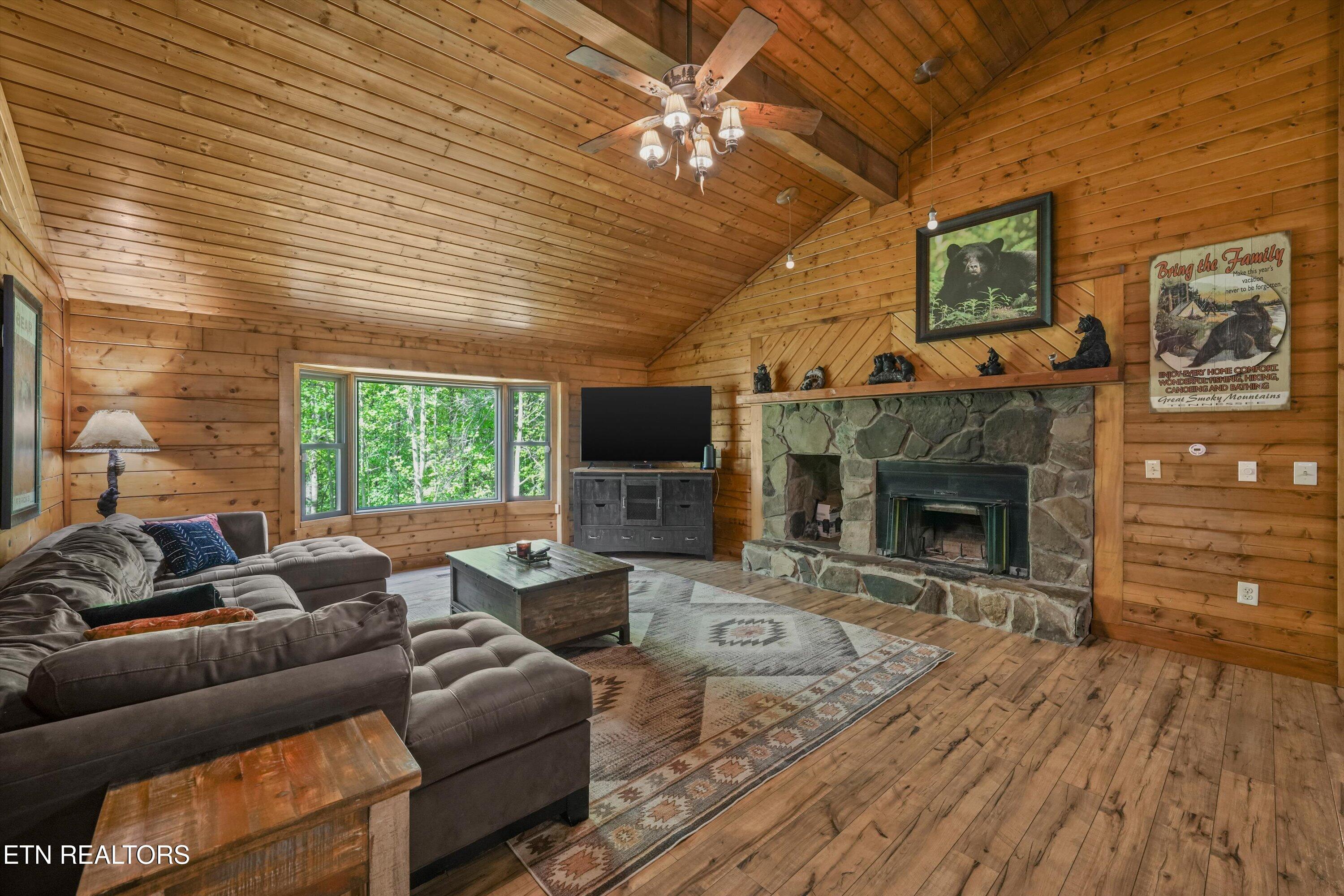716 Country Oaks Drive Pigeon Forge TN 37863