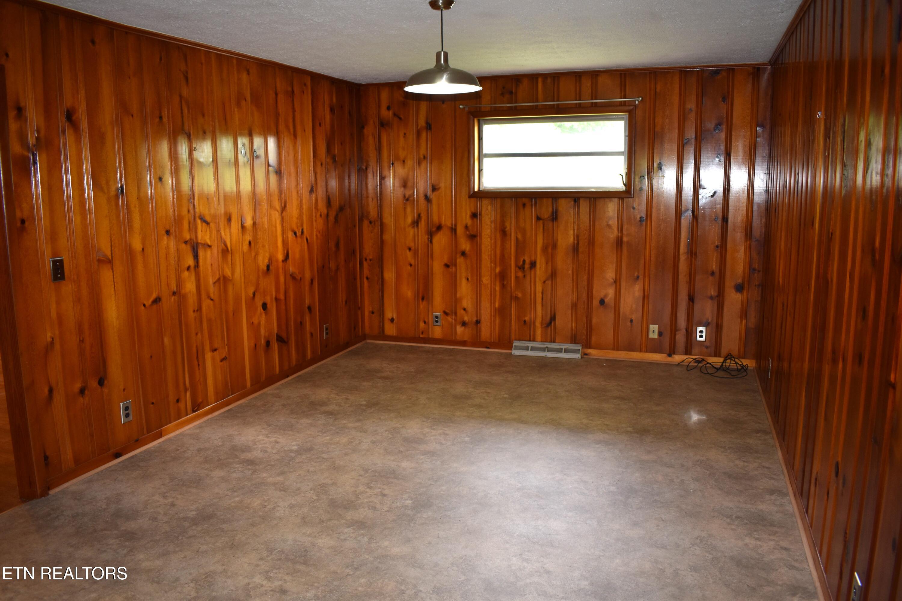635 Washington Avenue Harrogate TN 37752