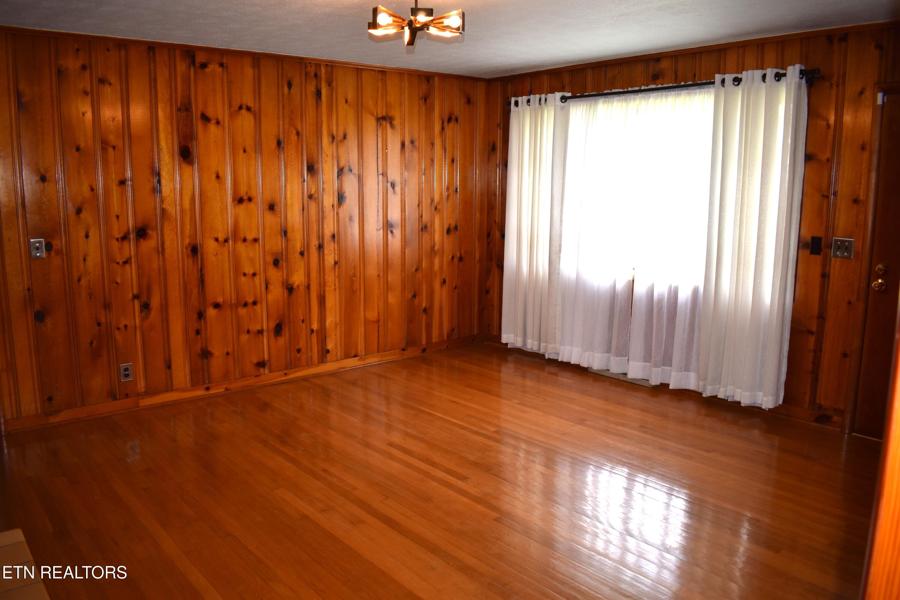 635 Washington Avenue Harrogate TN 37752