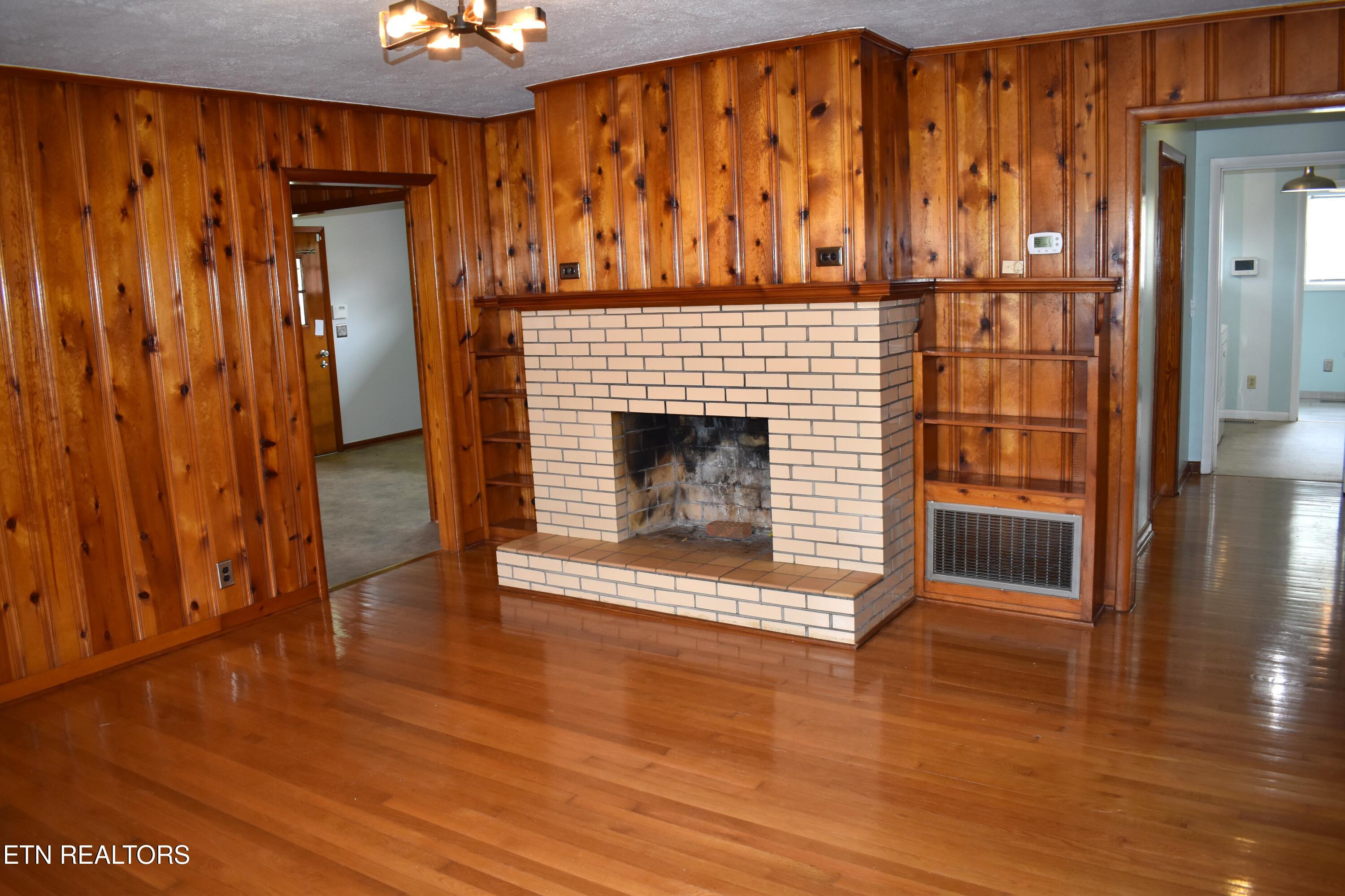 635 Washington Avenue Harrogate TN 37752