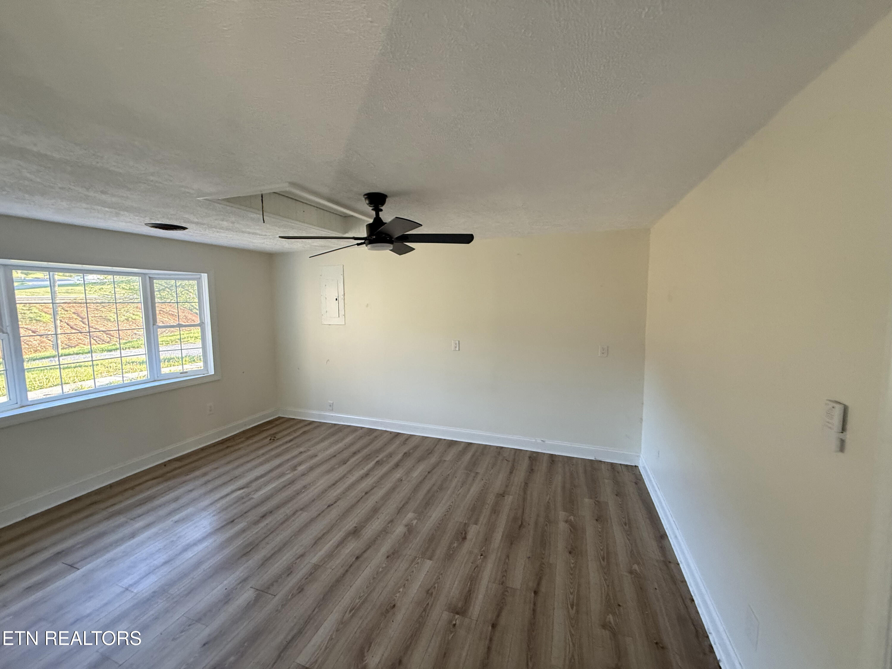 8075 Highway 63 Speedwell TN 37870