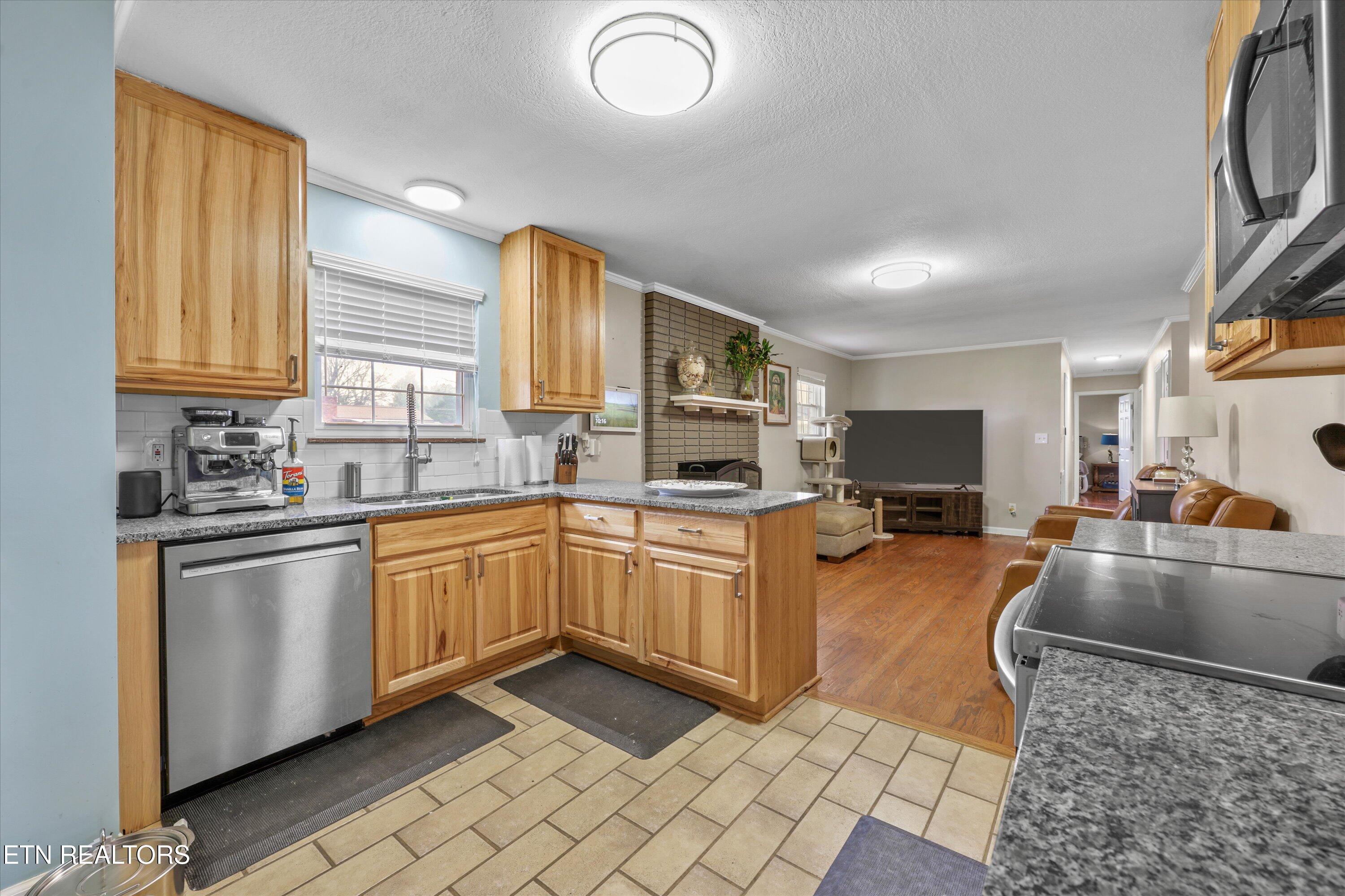 4516 Green Castle Road Louisville TN 37777