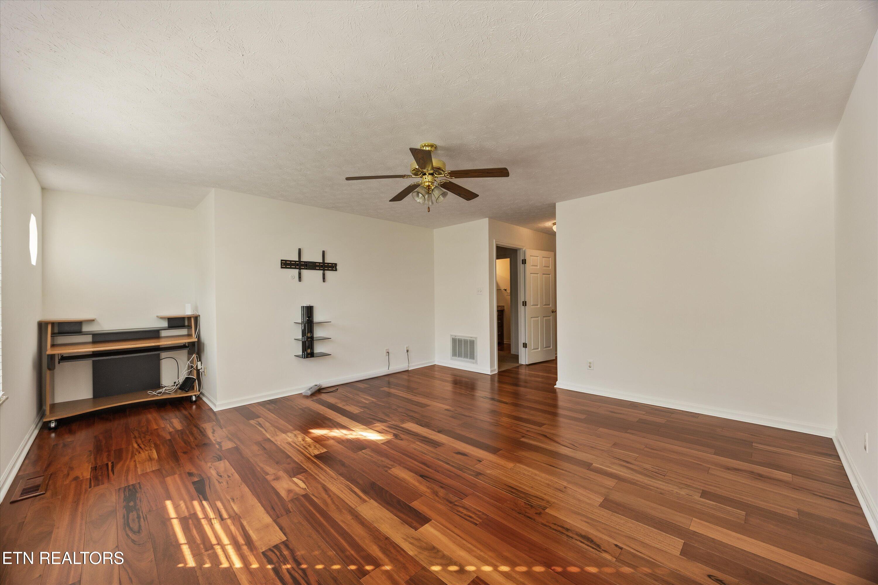 8215 Foxworth Trail Powell TN 37849