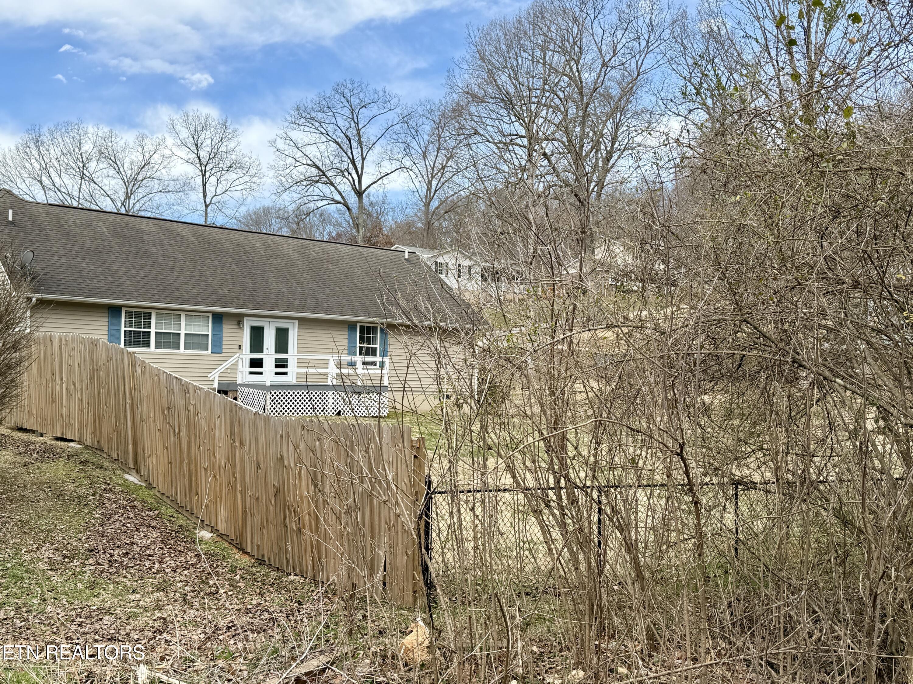 235 Van Stowe Road Harriman TN 37748