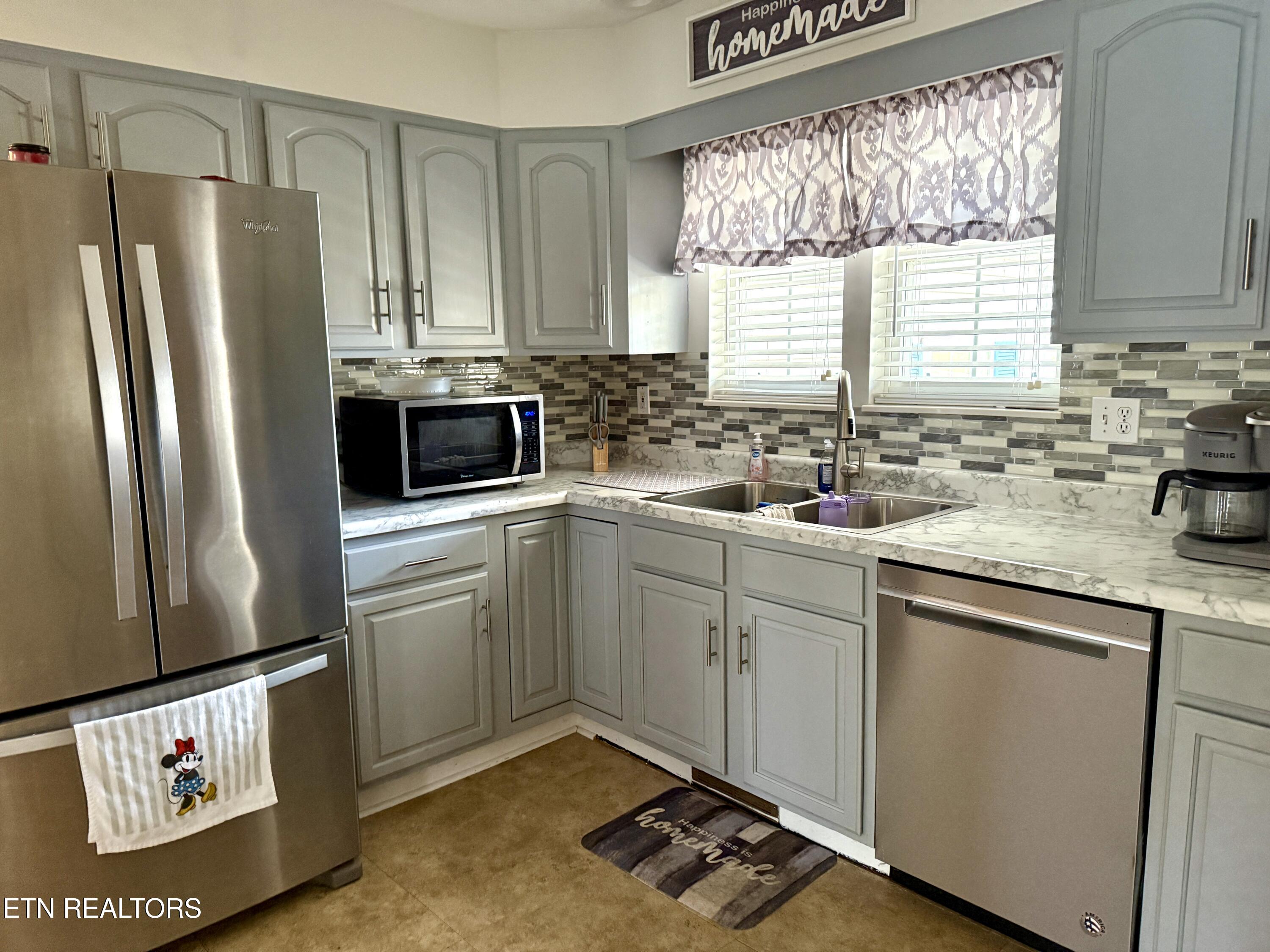 235 Van Stowe Road Harriman TN 37748