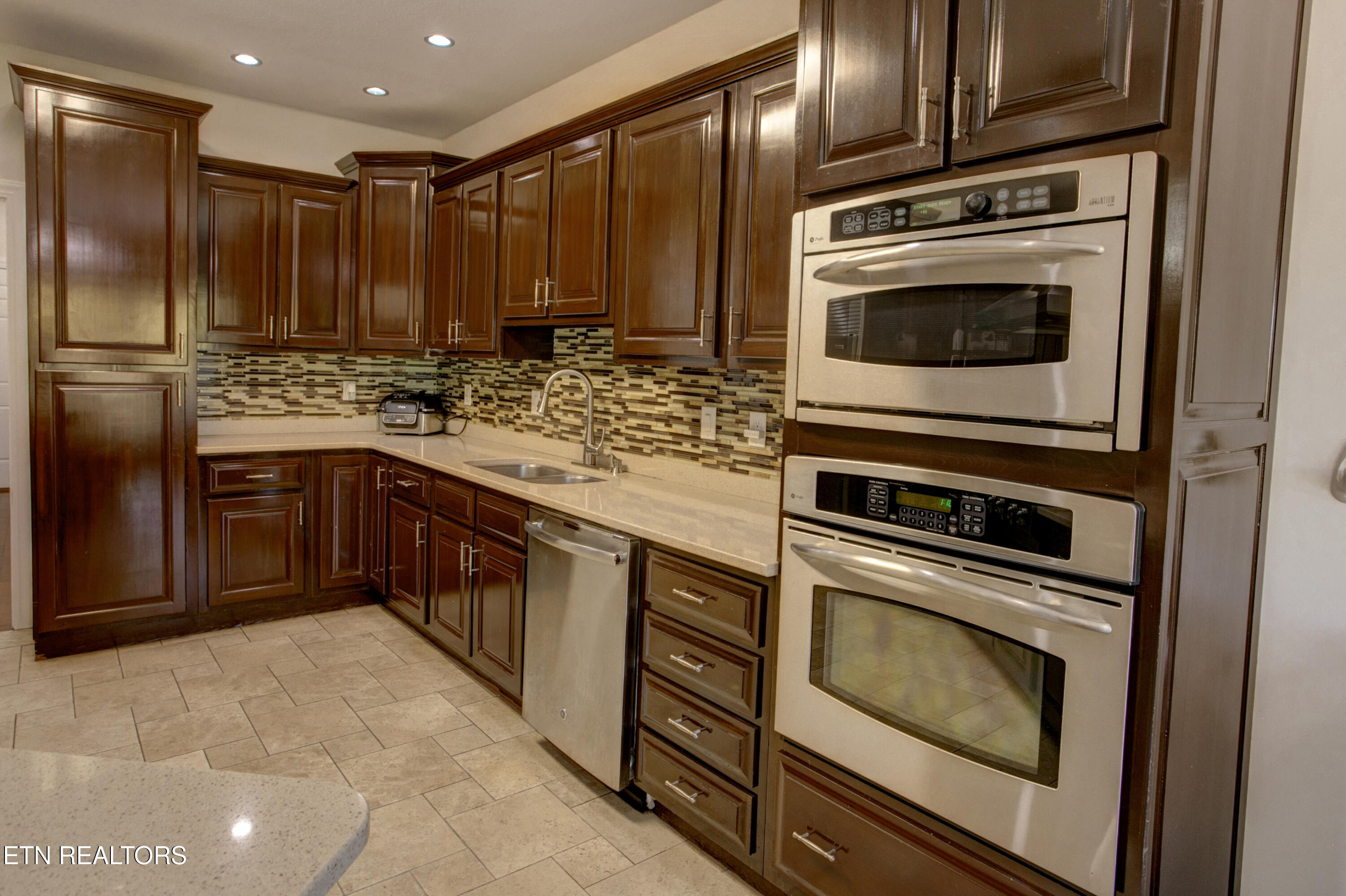 544 Kings Hills Boulevard Pigeon Forge TN 37863