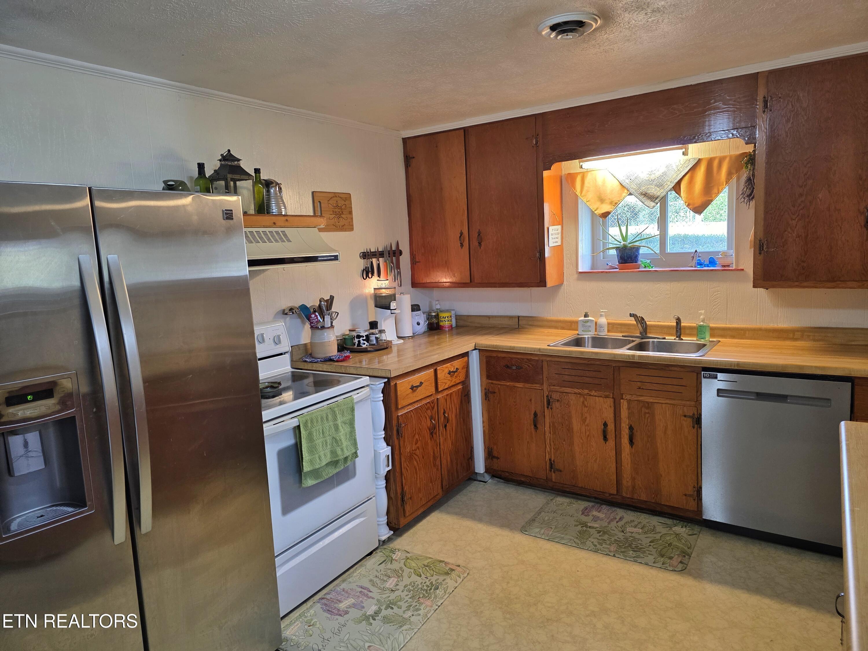 539 Offutt Road Clinton TN 37716