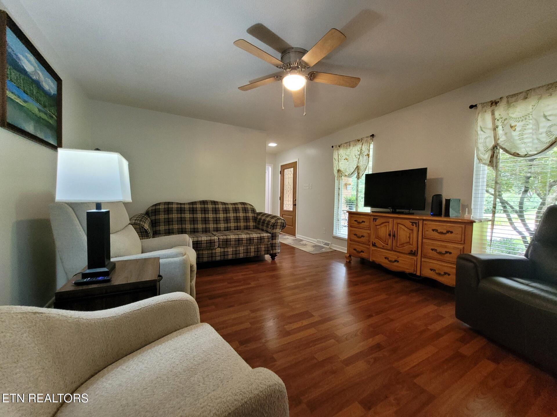 1466 Hillvale Road Louisville TN 37777