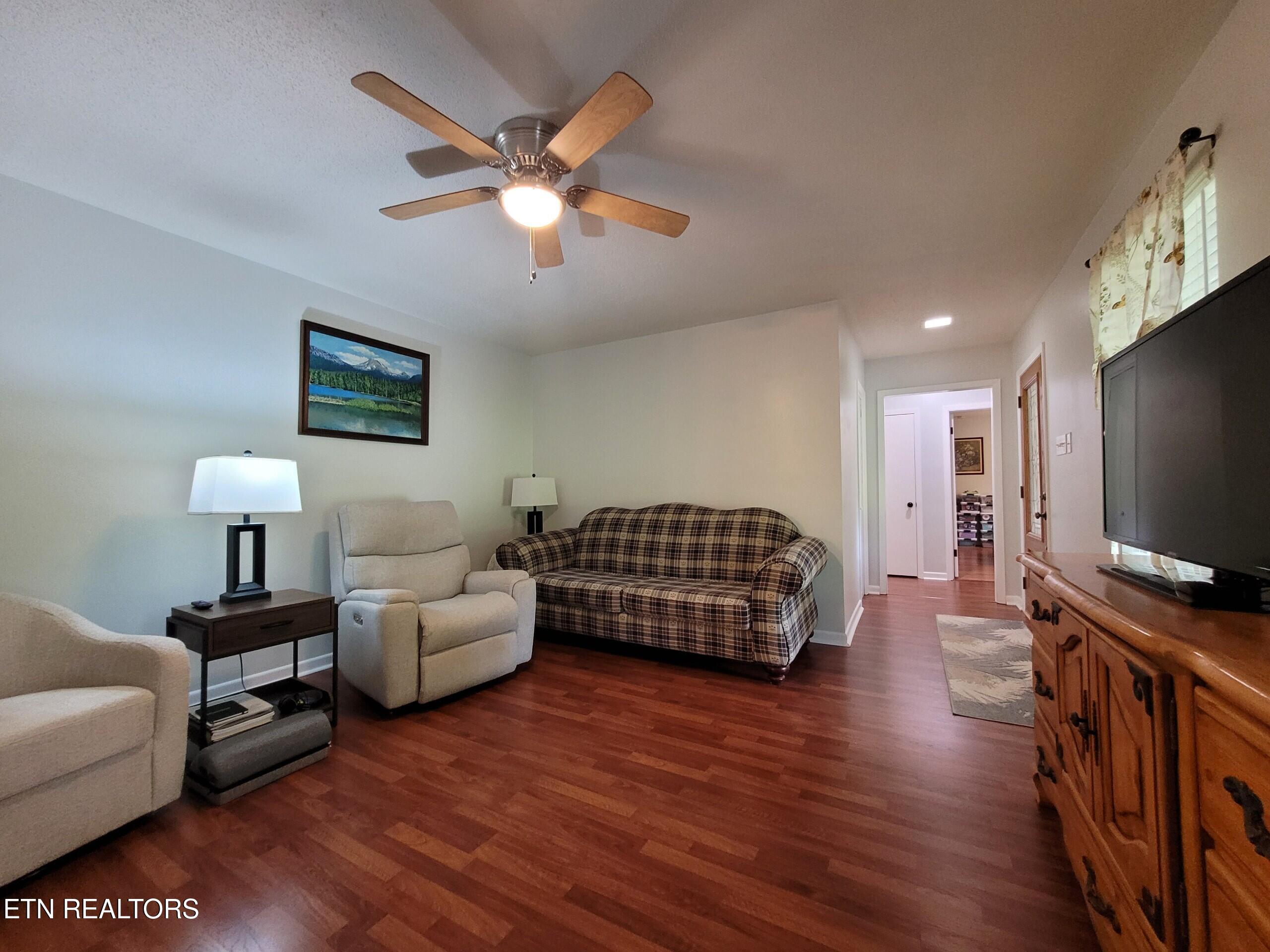 1466 Hillvale Road Louisville TN 37777