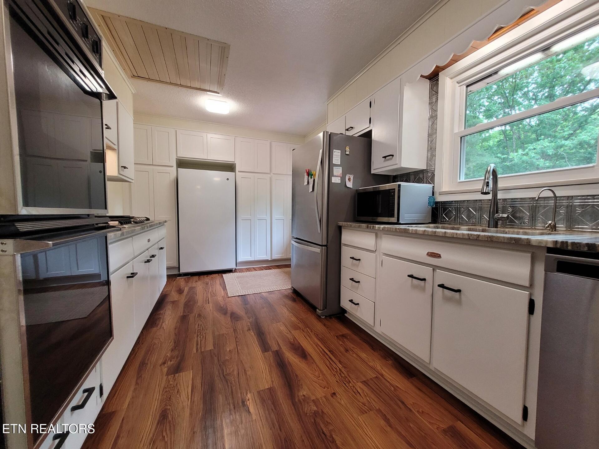 1466 Hillvale Road Louisville TN 37777